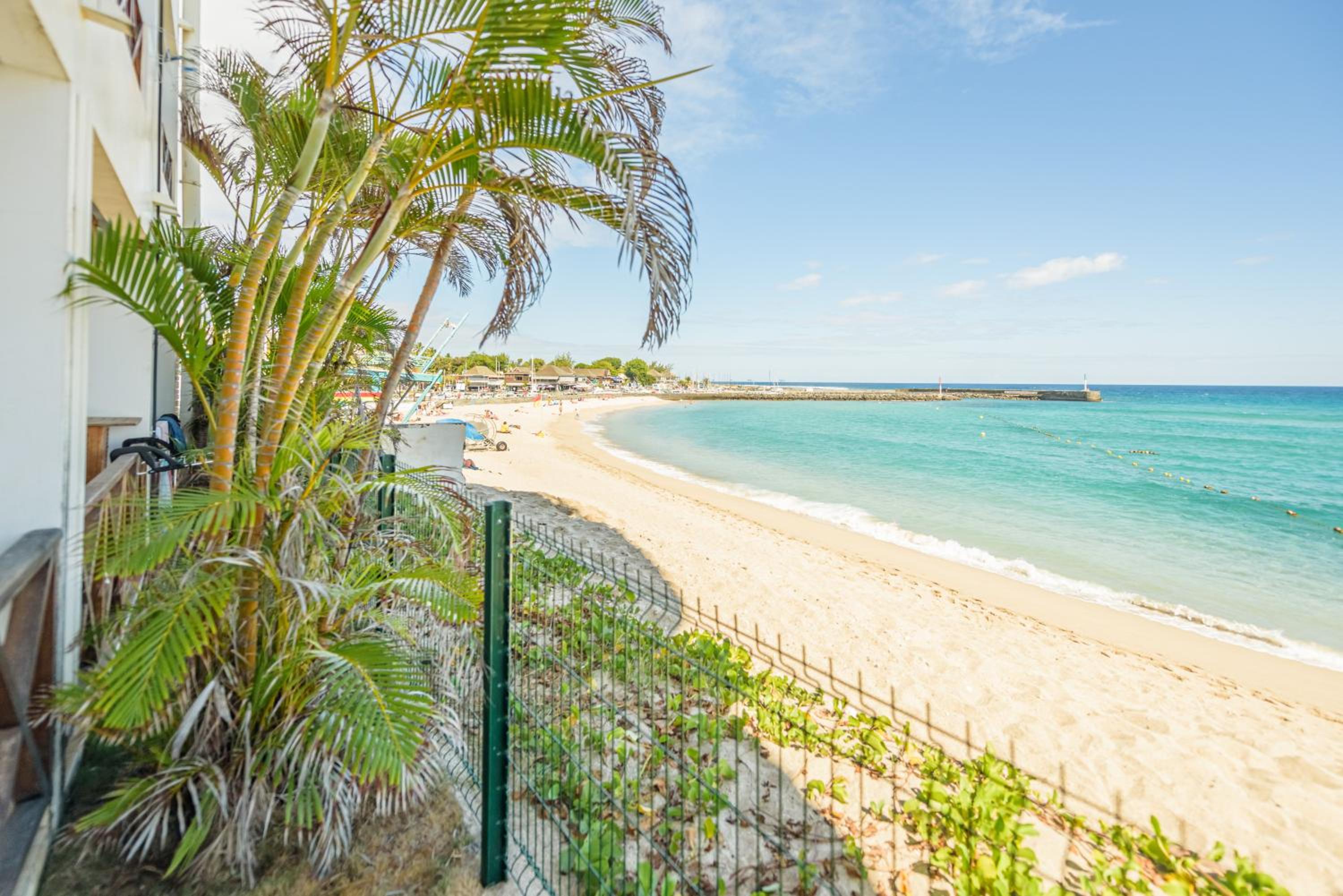 Le Flamboyant - Terrasse vue mer, pieds dans l'eau view 4