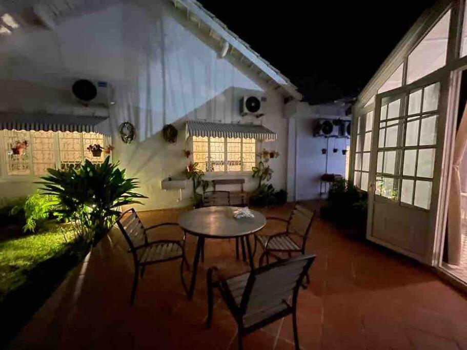 British Granny's Cottage in Georgetown photo 2