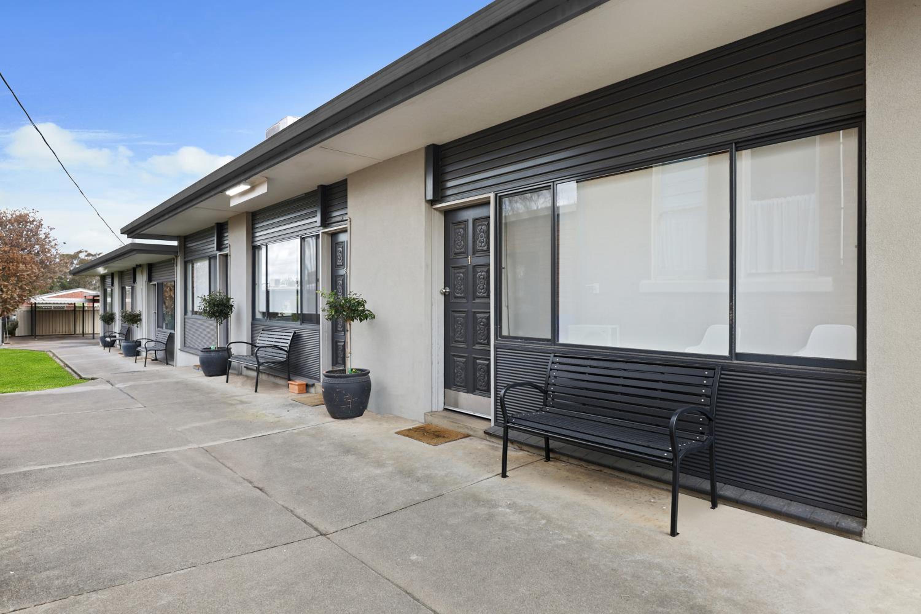 Hamilton Lakeside Motel