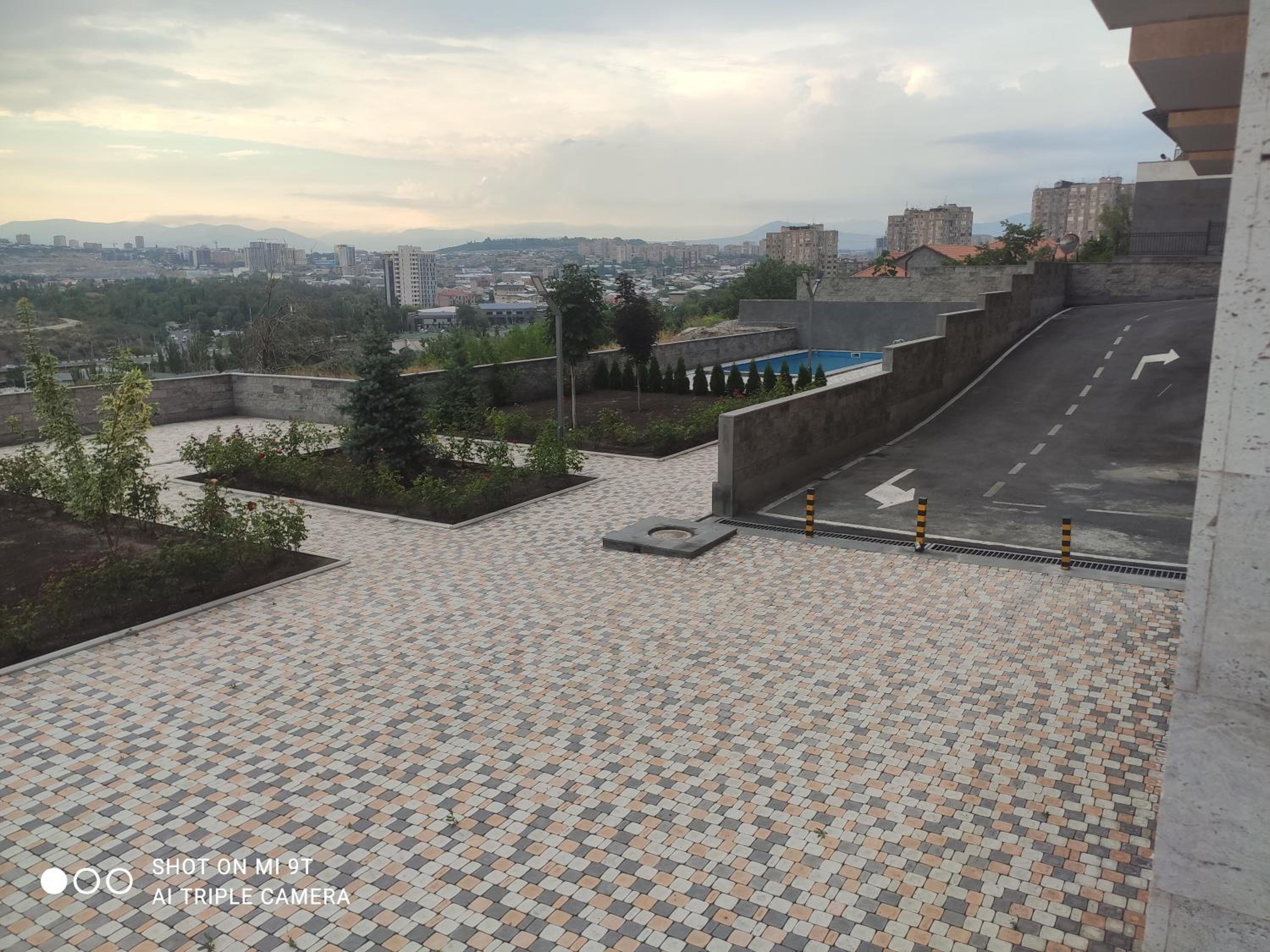 Modern Family Comfort: Yerevan/Wi-Fi, Balcony, AC