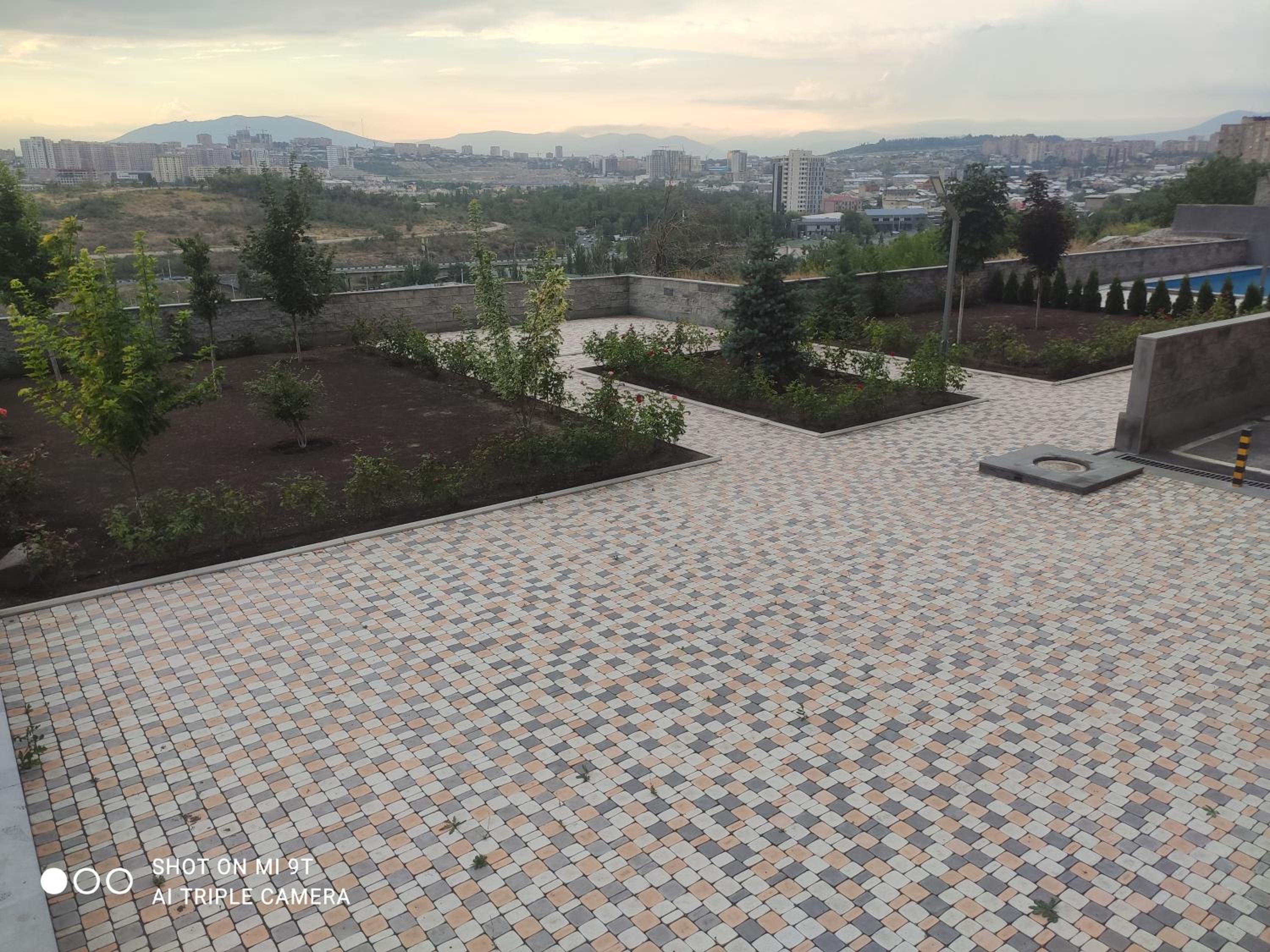 Modern Family Comfort: Yerevan/Wi-Fi, Balcony, AC