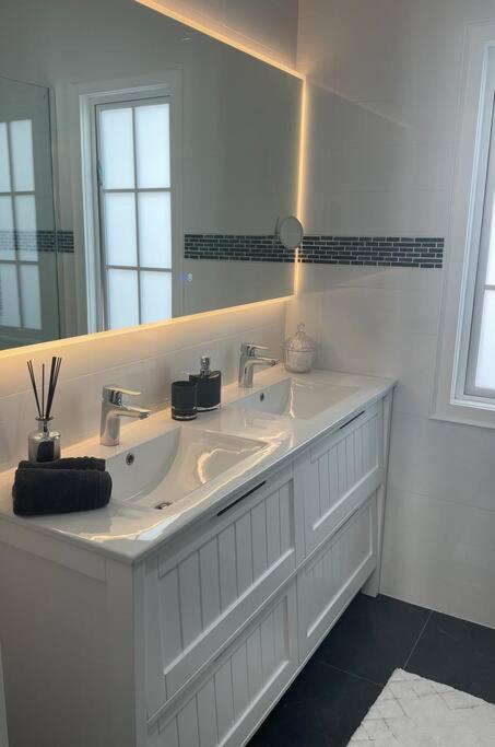 Villas de Lago Central Hamilton view 5