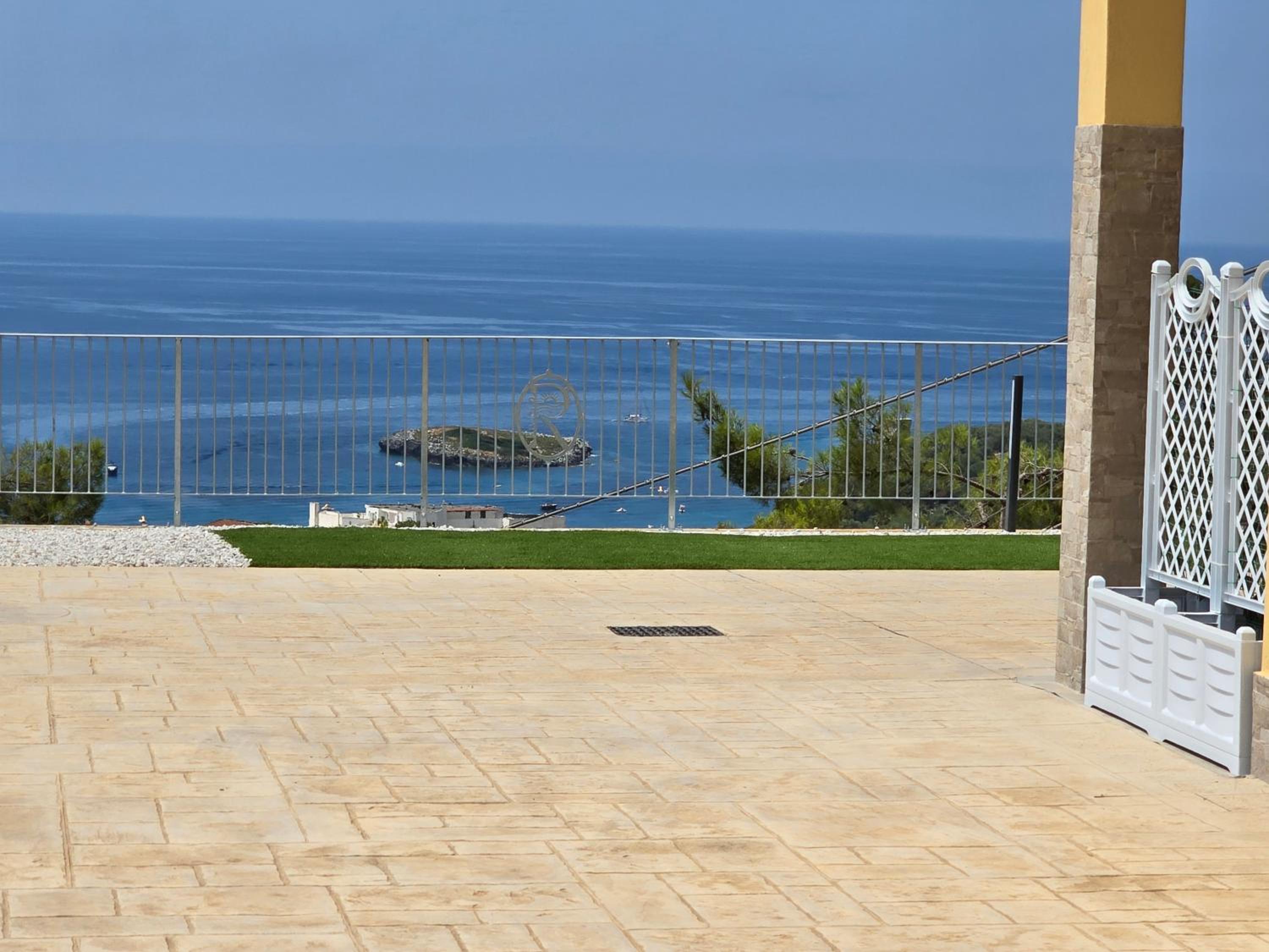 Riviello Rooms