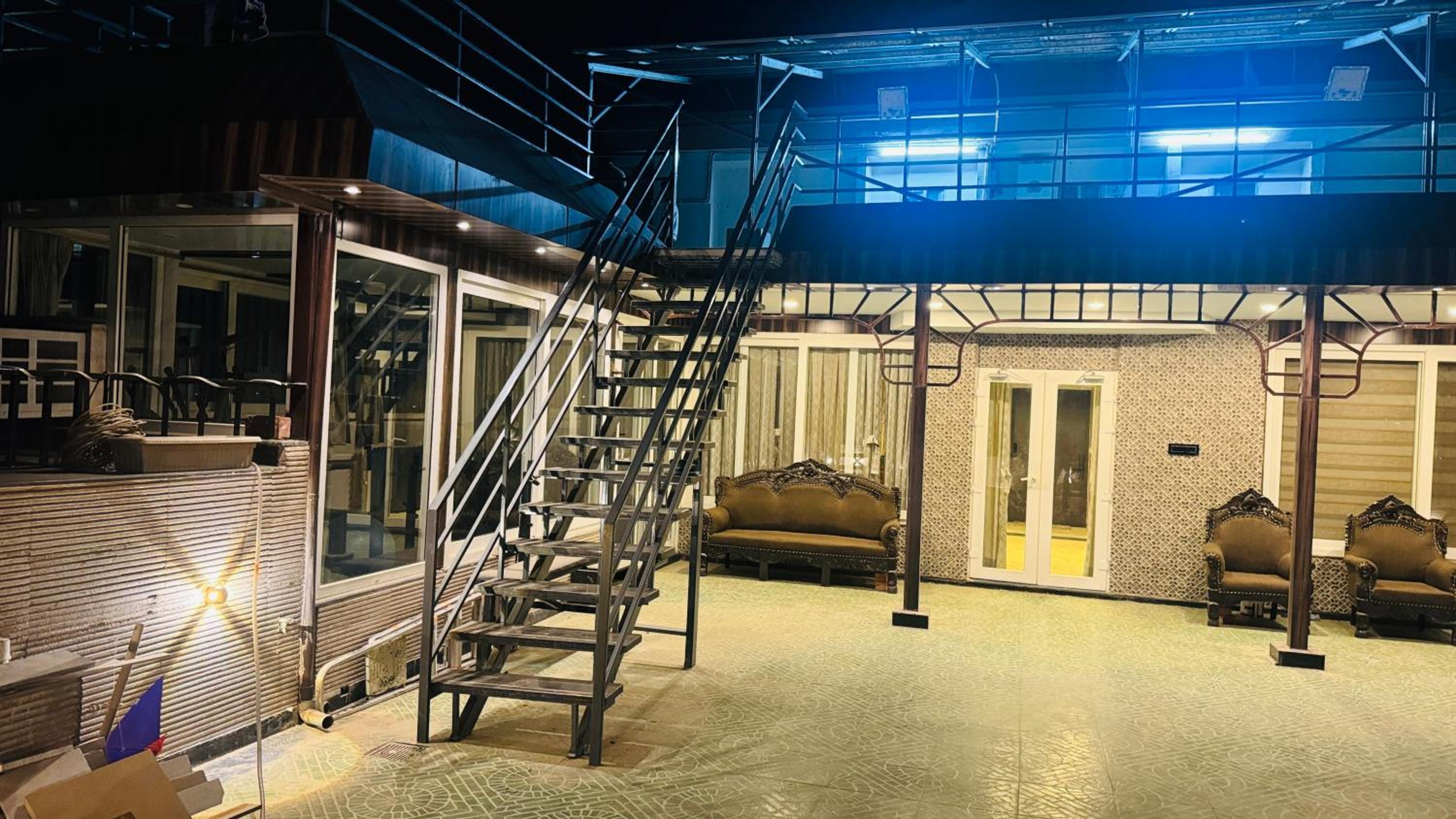 Riverfront Penthouse Studio with Spacious Terrace