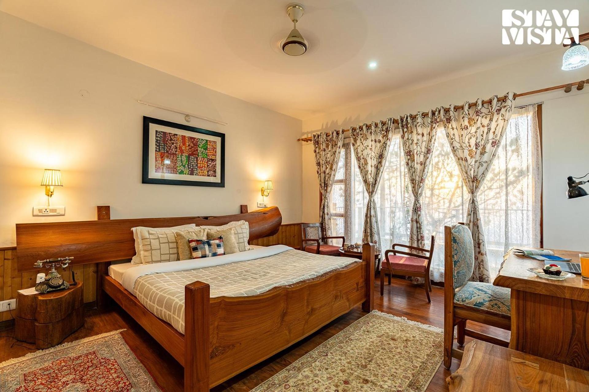 StayVista at The Rustic Retreat - 4BHK Valley View villa with Lawn, Bonfire view 2