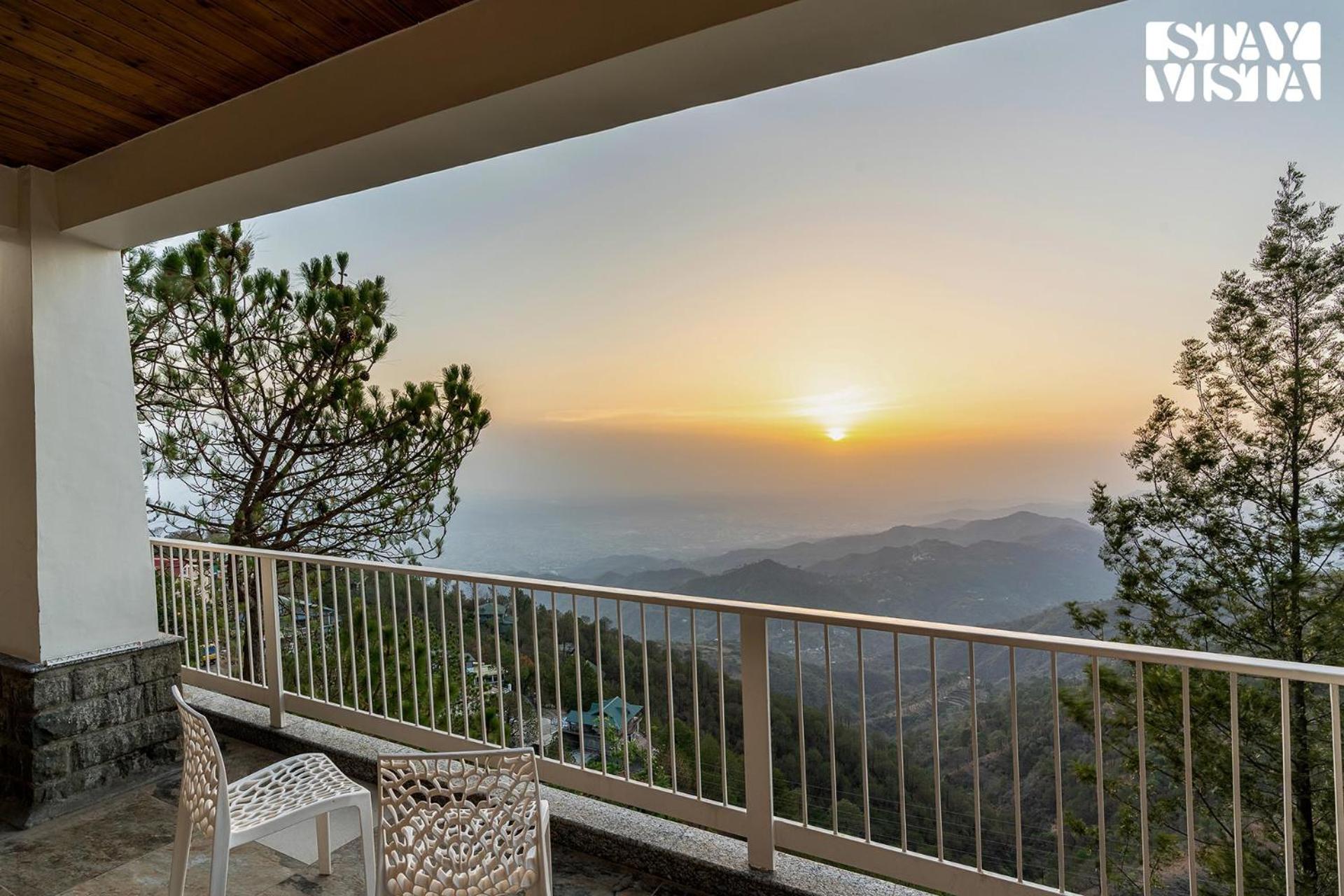 StayVista at The Rustic Retreat - 4BHK Valley View villa with Lawn, Bonfire view 3