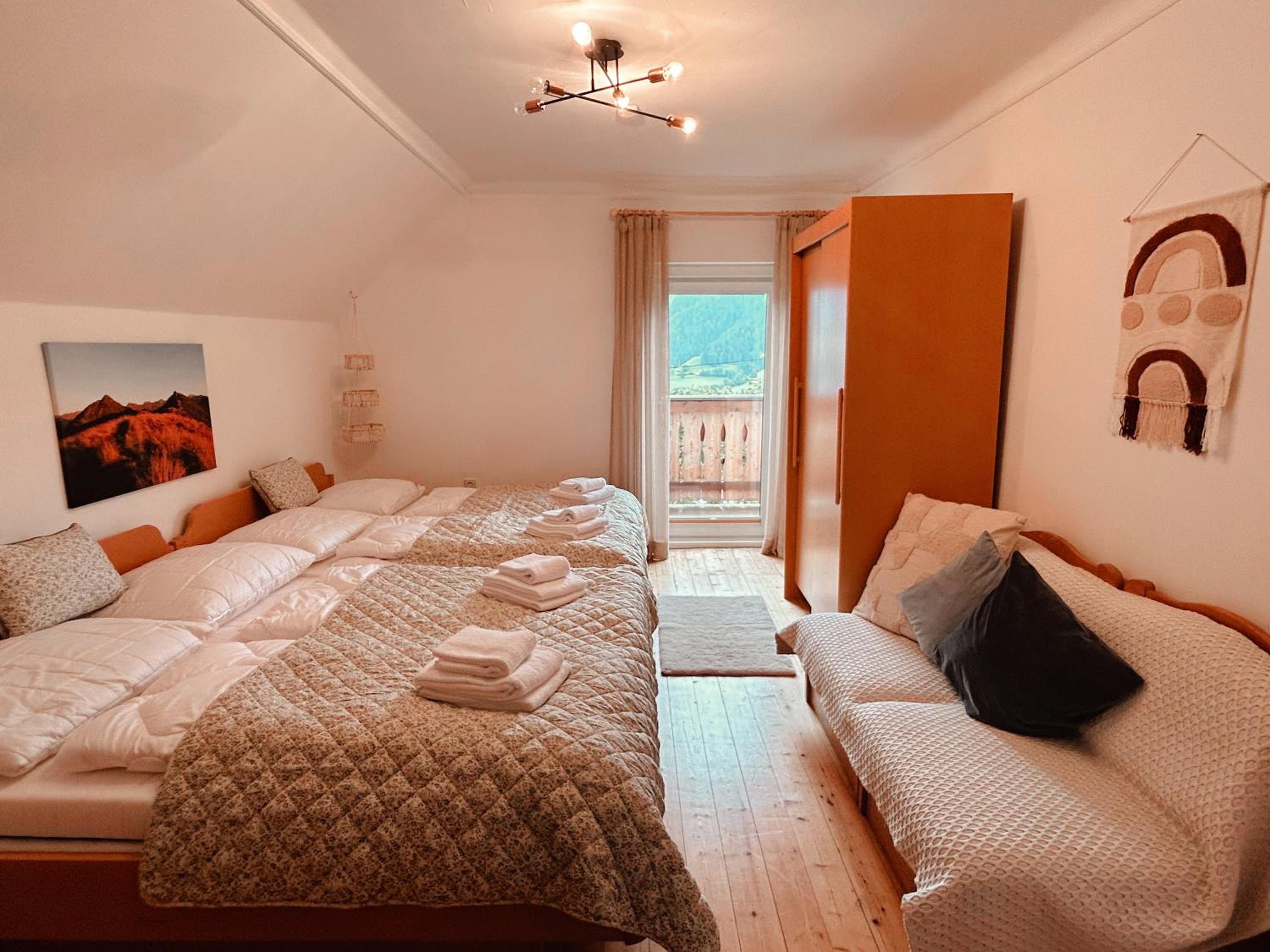 CHILLHAUS Pear Mountain by AA Holiday Homes
