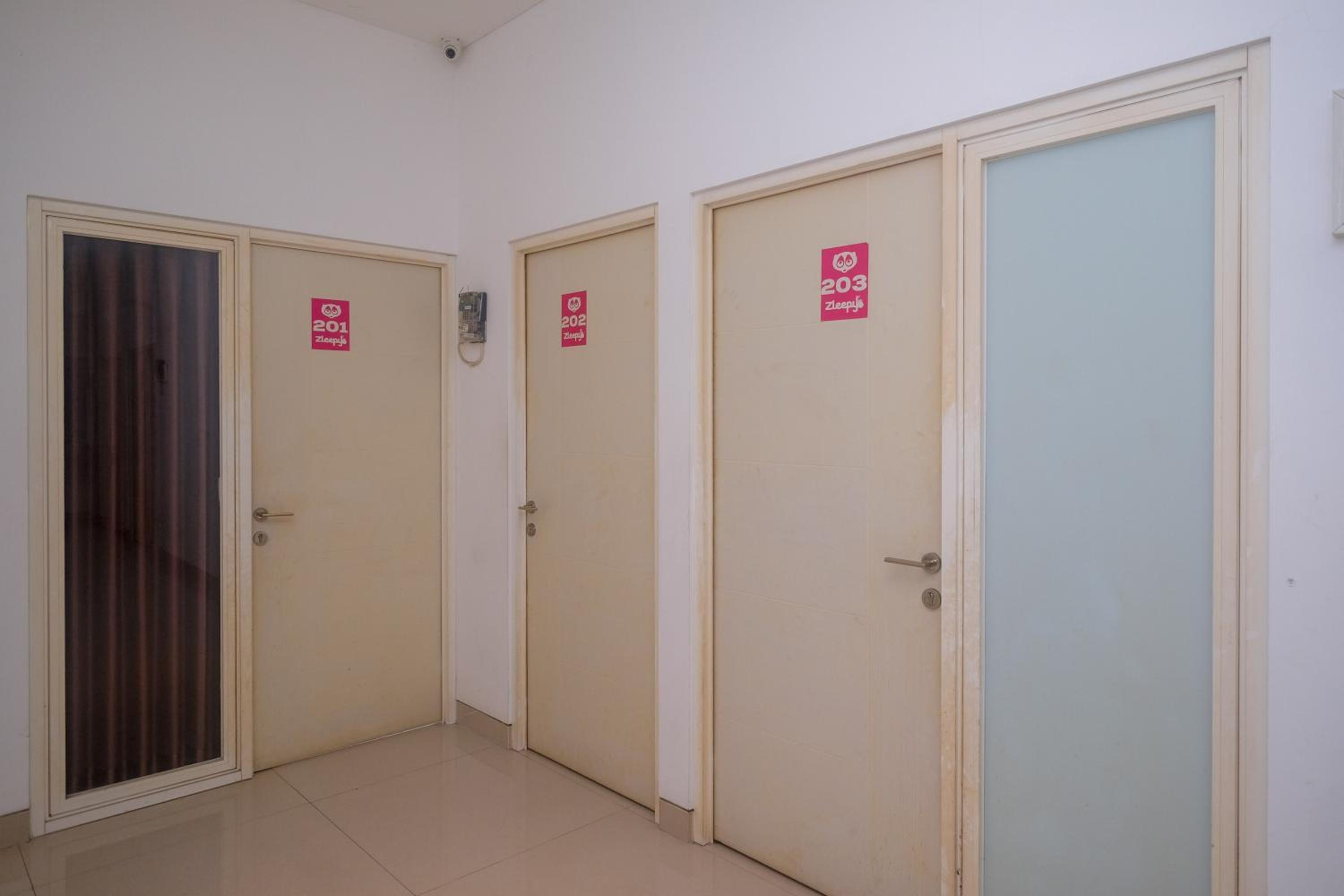 RedDoorz Syariah Near Simpang Lima Semarang view 4