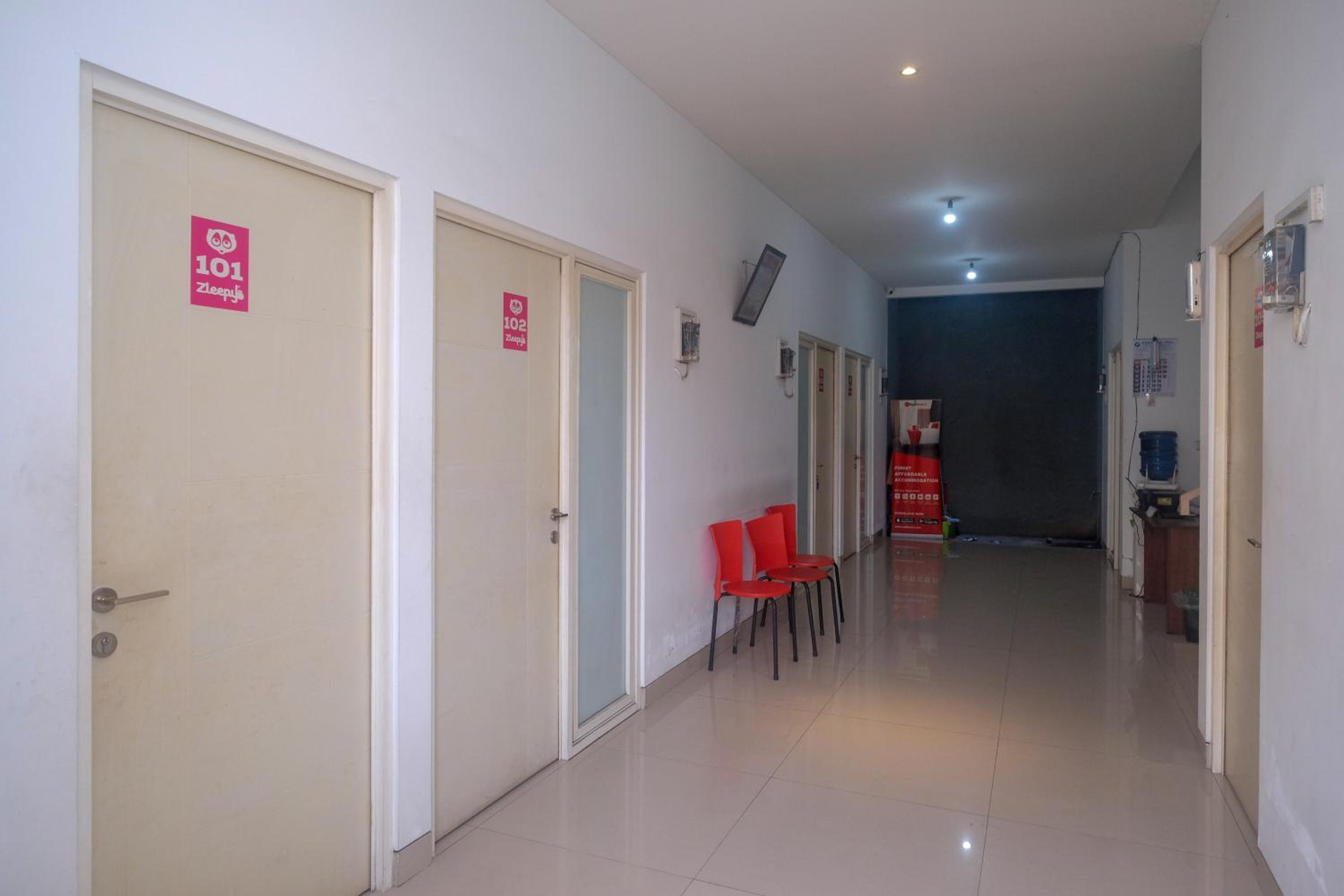 RedDoorz Syariah Near Simpang Lima Semarang view 2