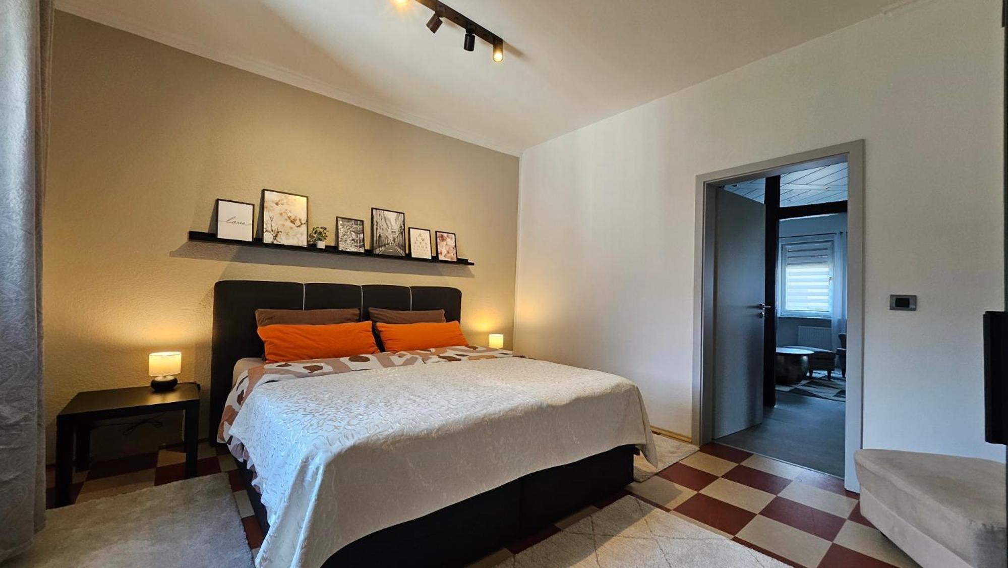 Apartments am Saalebogen mit Gartenterrasse, Grillkamin und freie Parkplätze