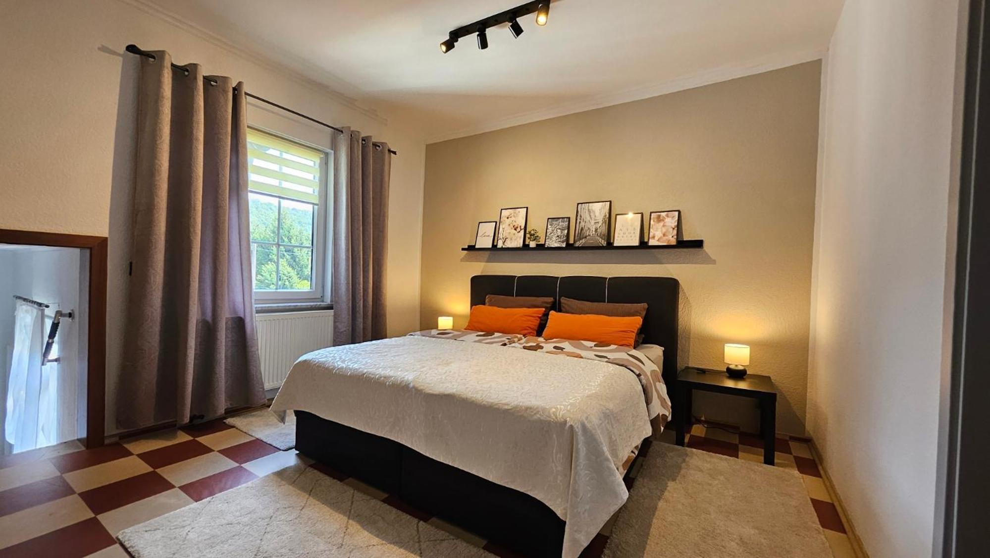 Apartments am Saalebogen mit Gartenterrasse, Grillkamin und freie Parkplätze
