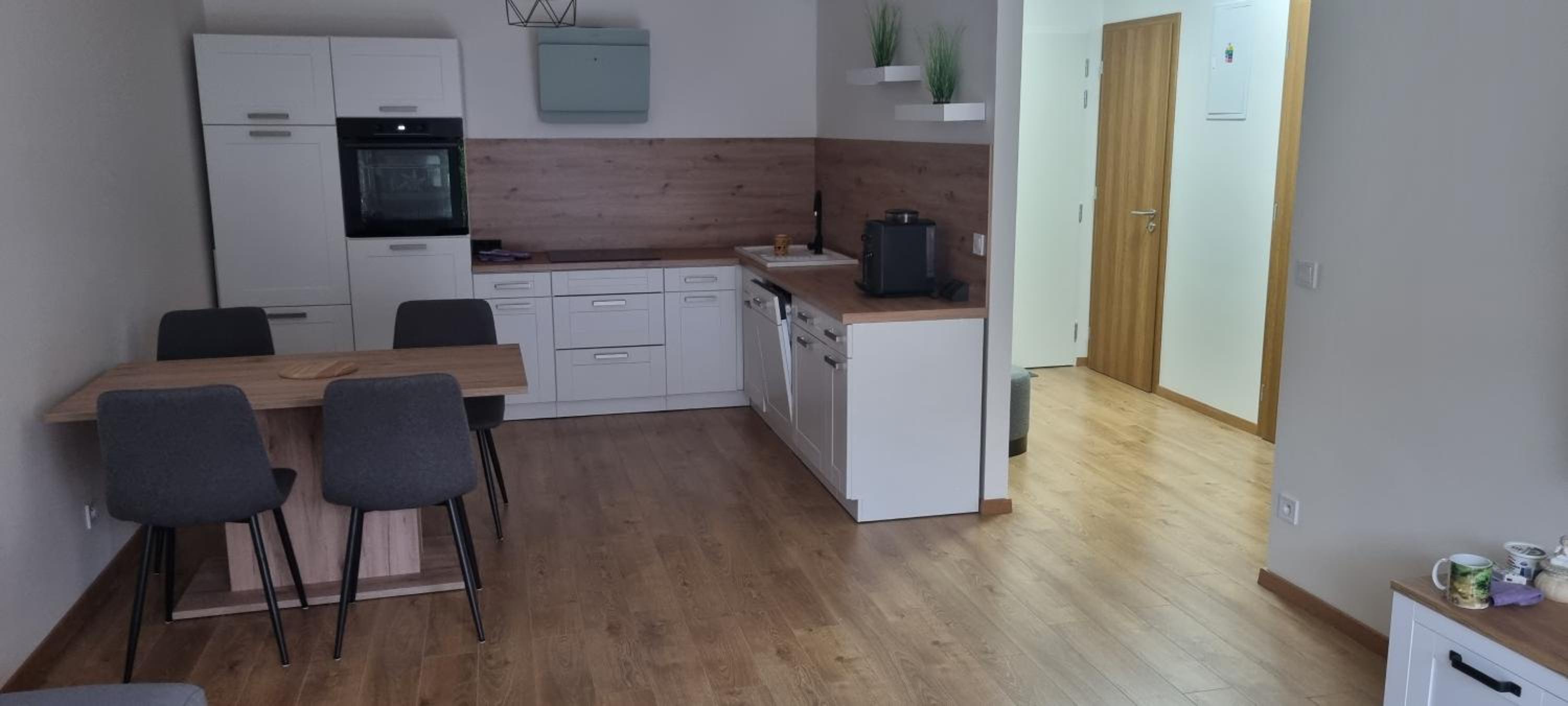 Garden Apartment, free private garage parking view 4