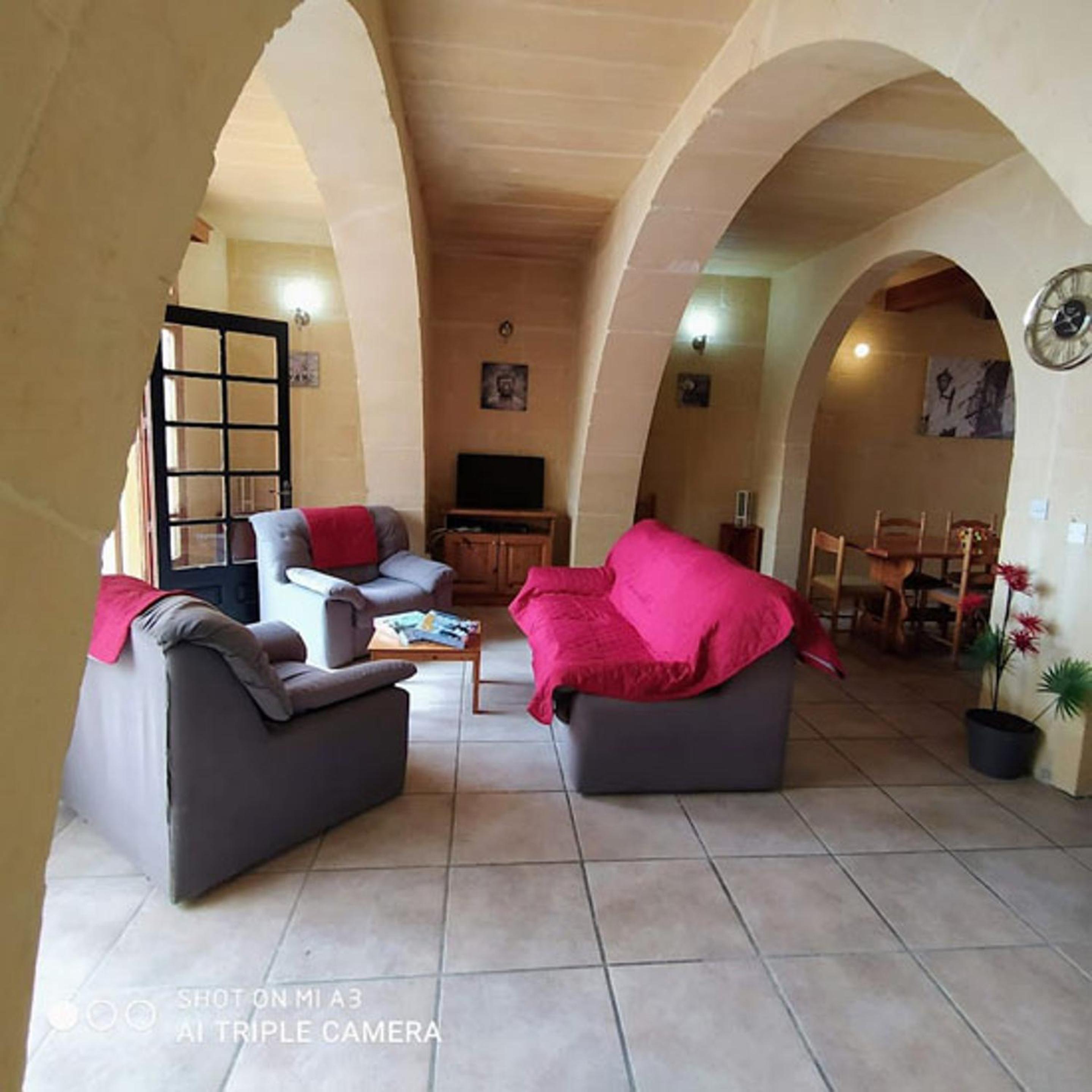Charming Villa in Qala + Pool