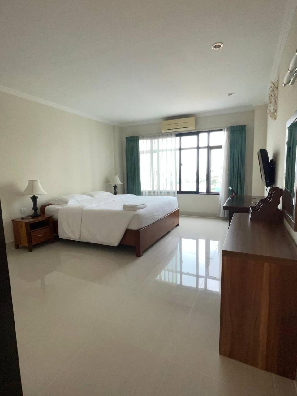 Royal PSL one bedroom view 3