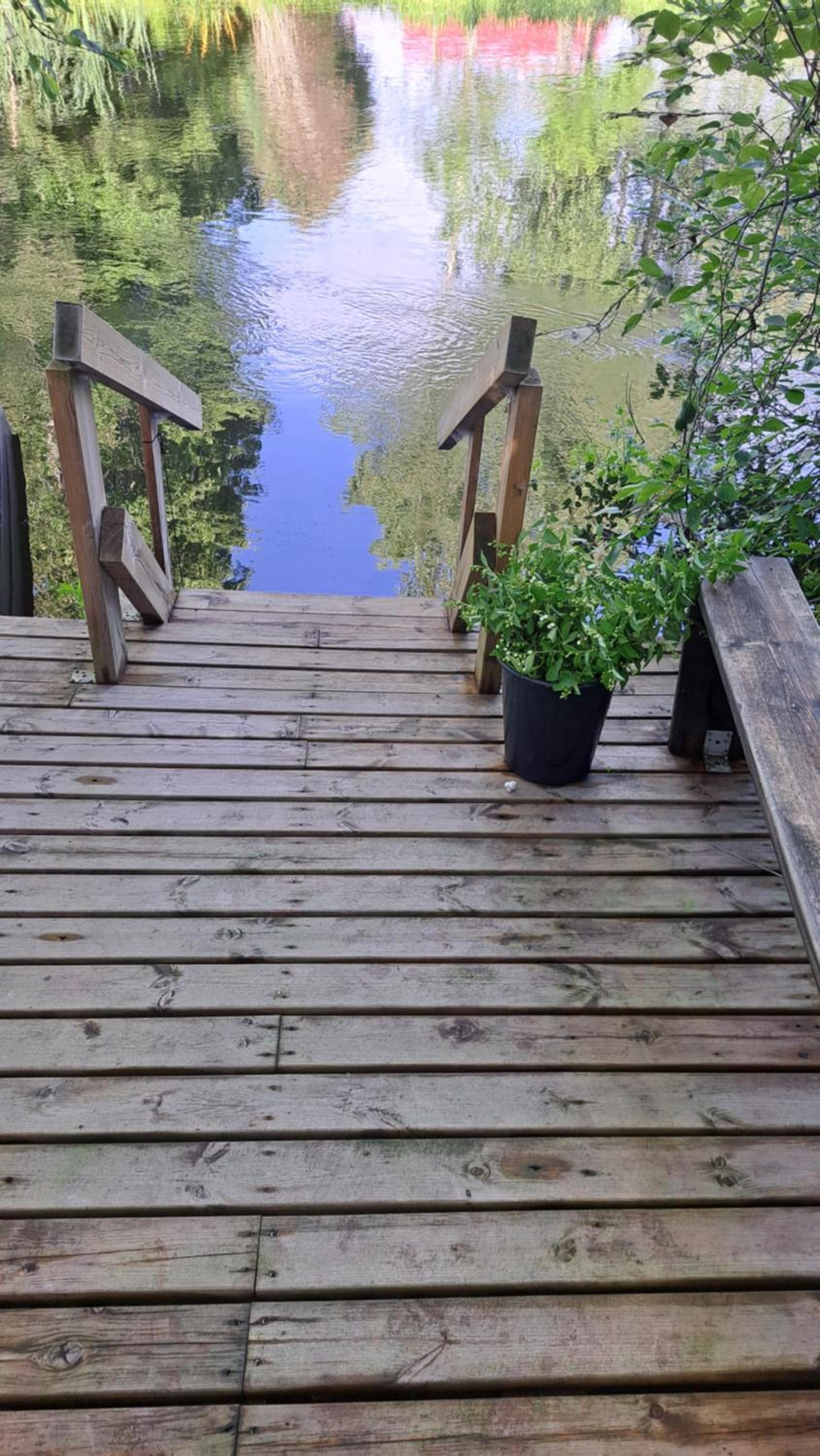 Majoitu joen rannassa