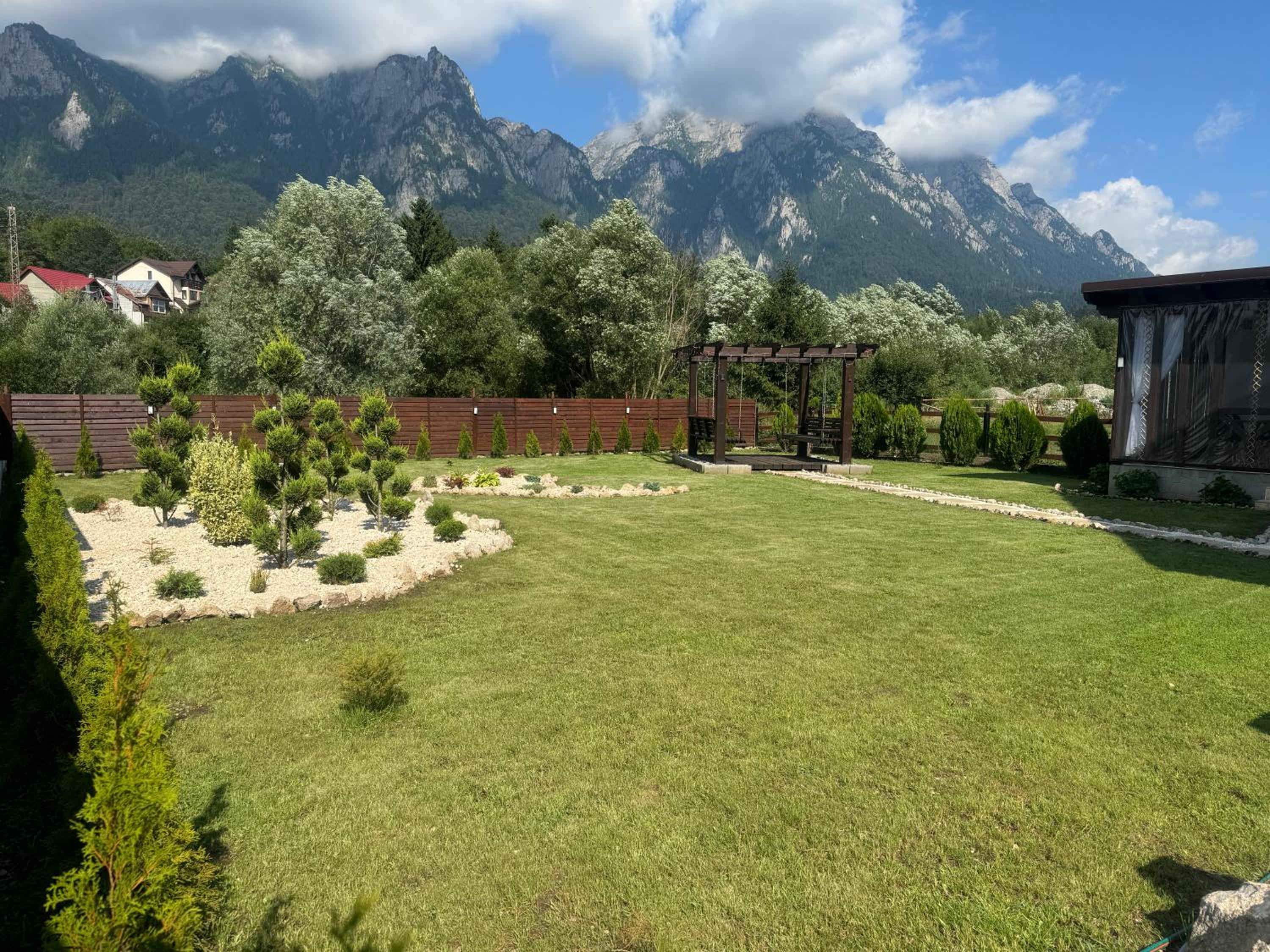 Casuta Doi Ponei