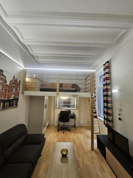 Studio moderne et lumineux proche de la gare et Charleroi airport