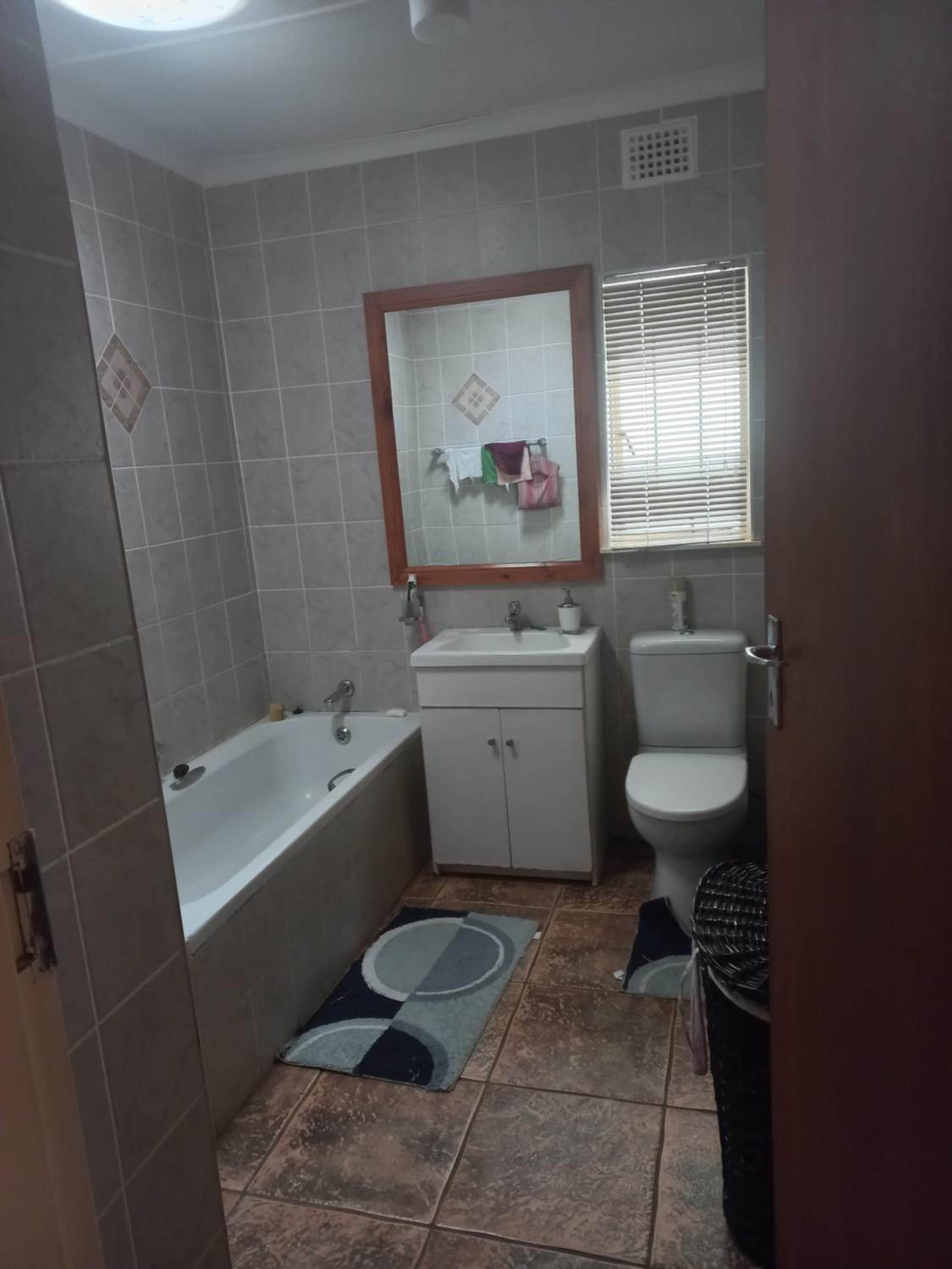 Family Home in Pellissier view 3