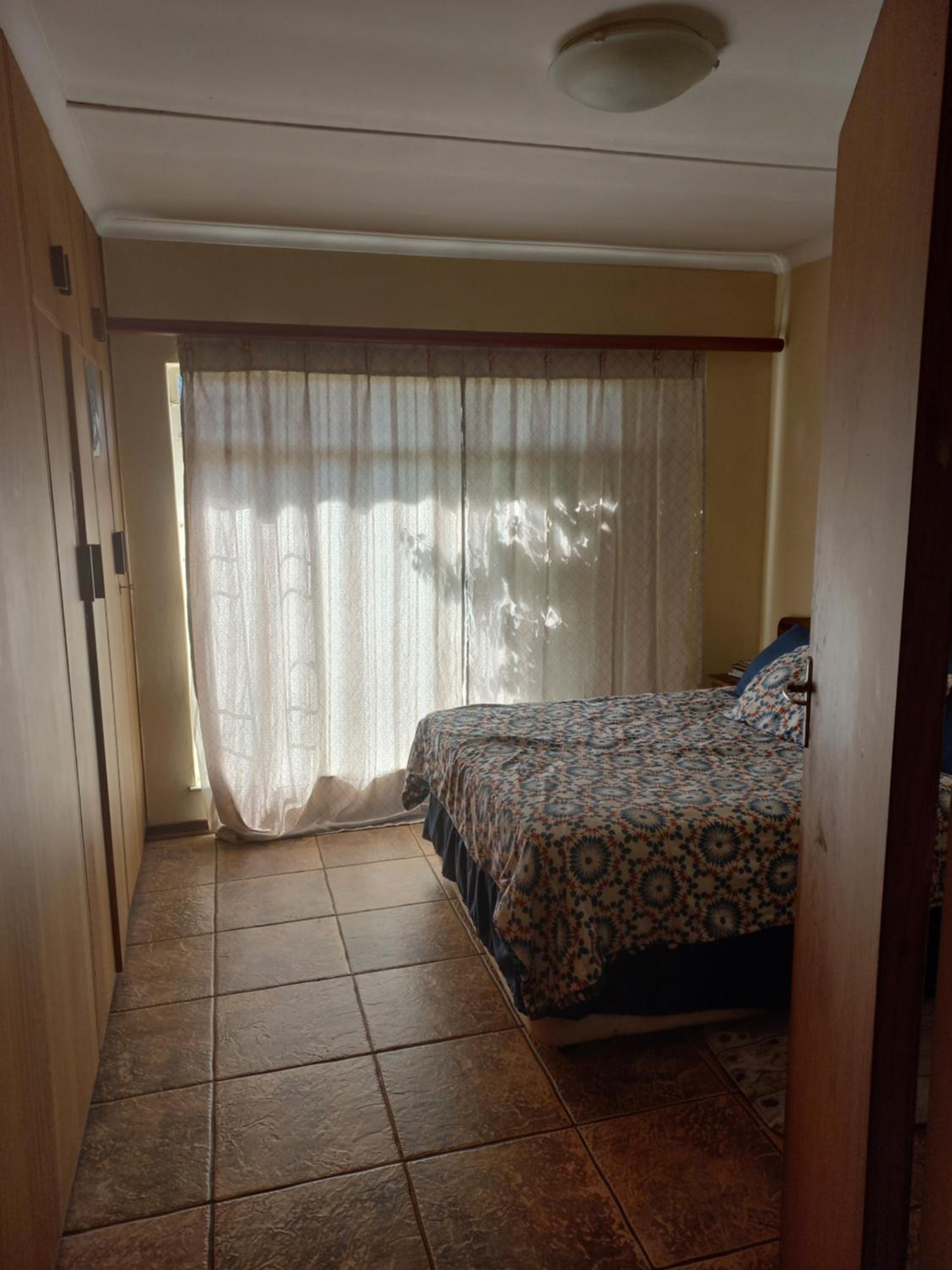 Family Home in Pellissier view 4