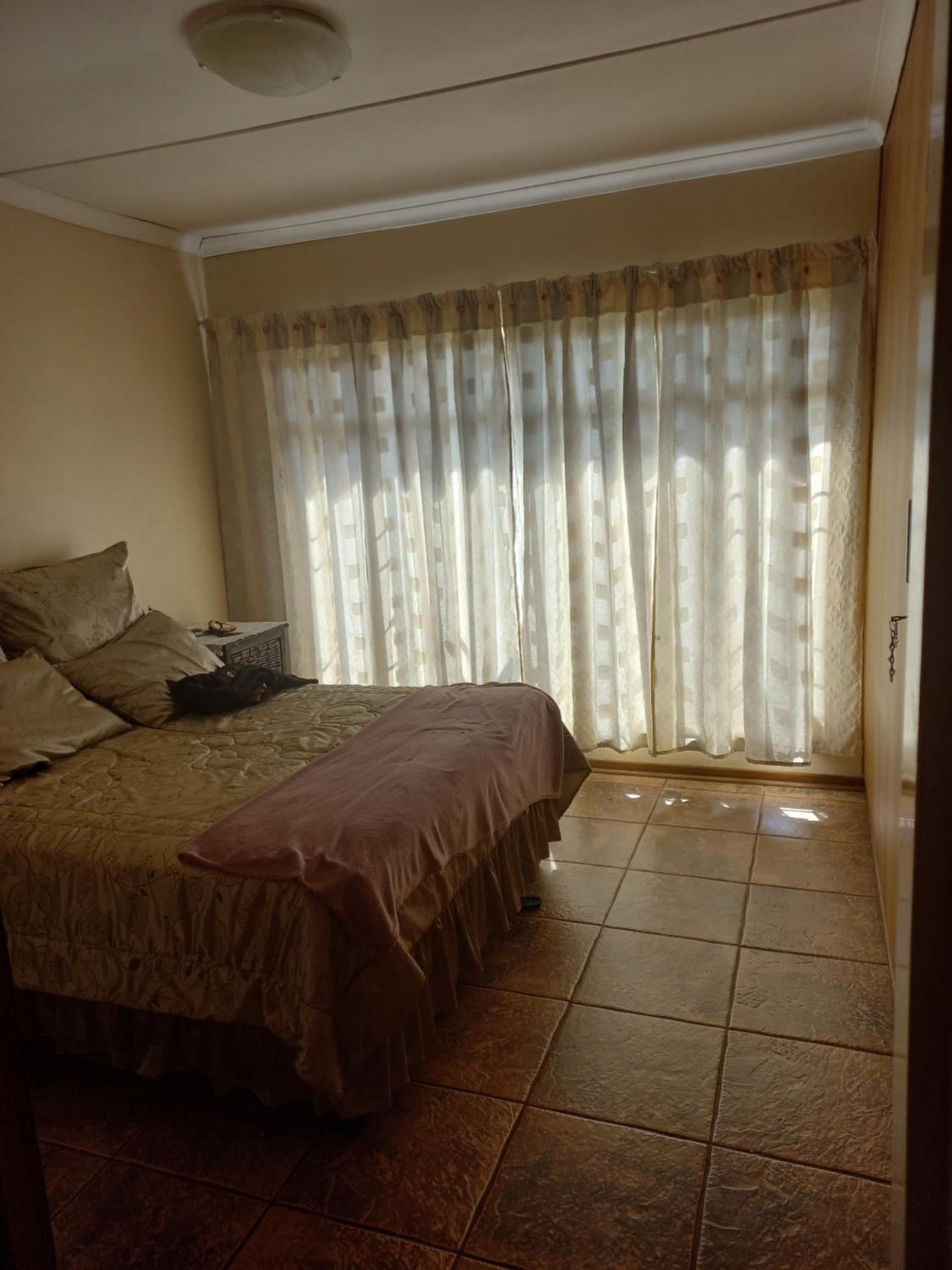 Family Home in Pellissier view 5