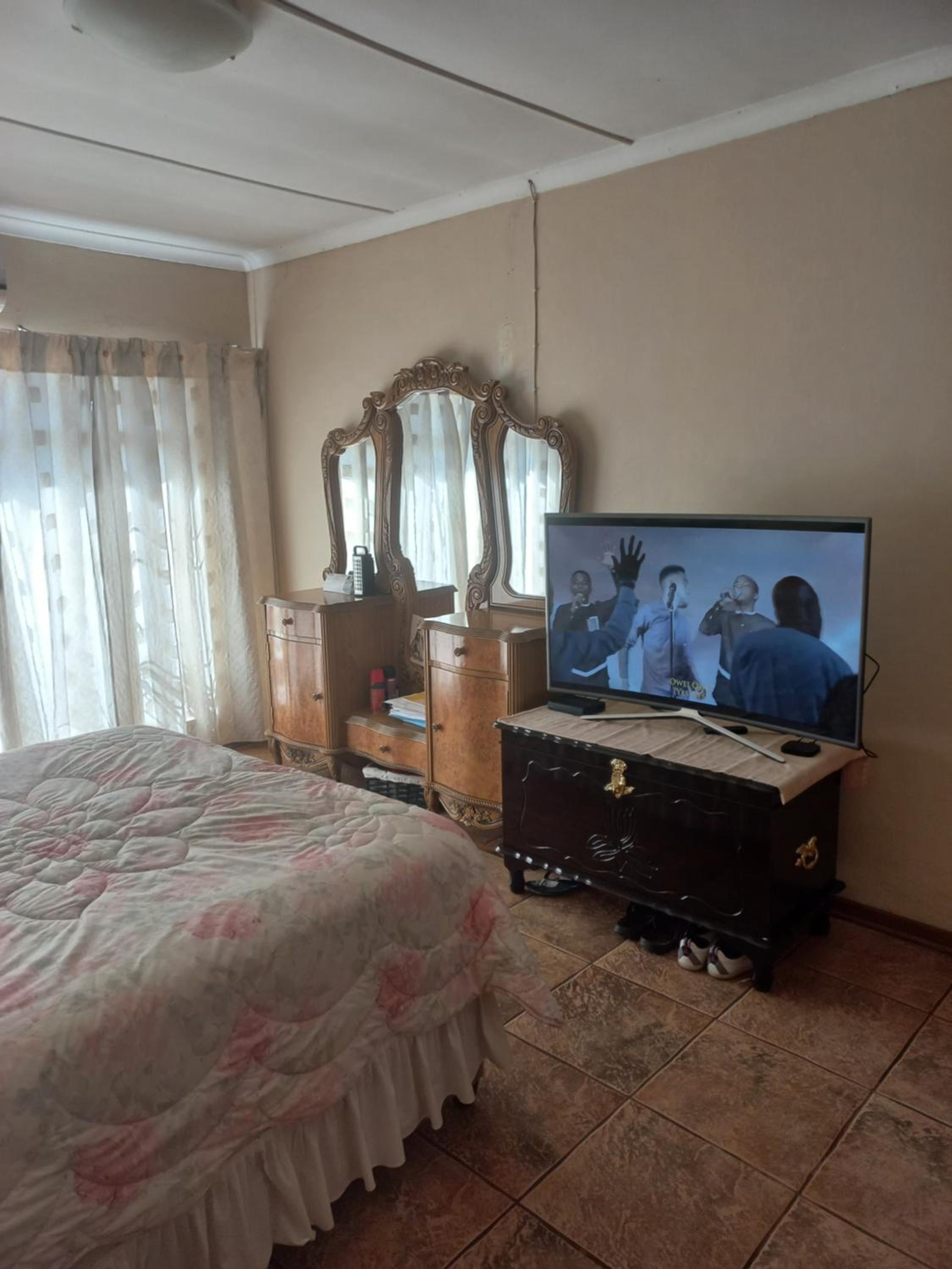 Family Home in Pellissier view 2