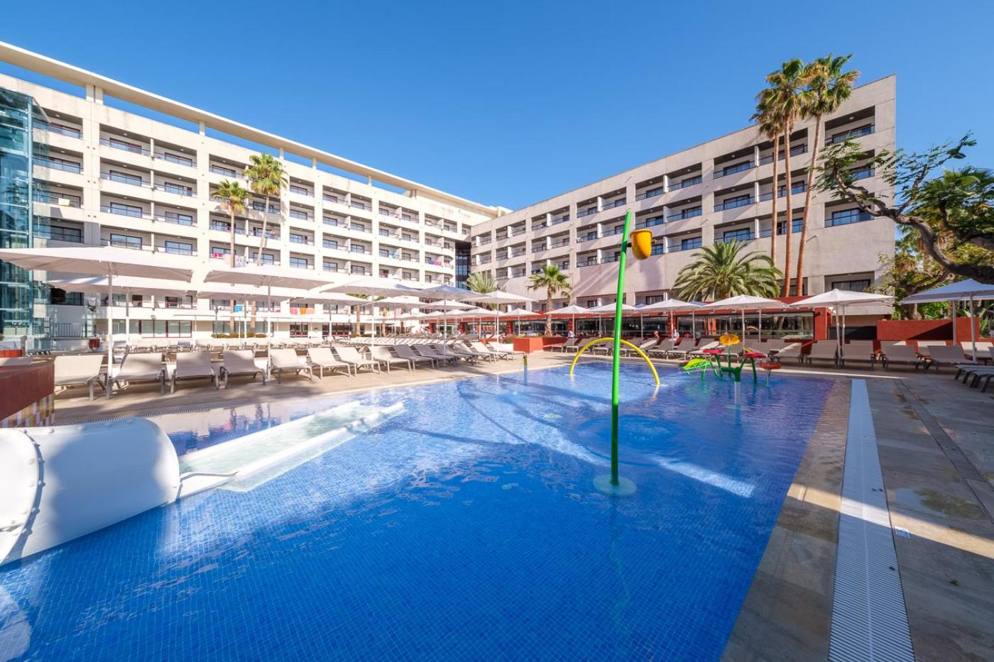 Apartamentos Estival Park
