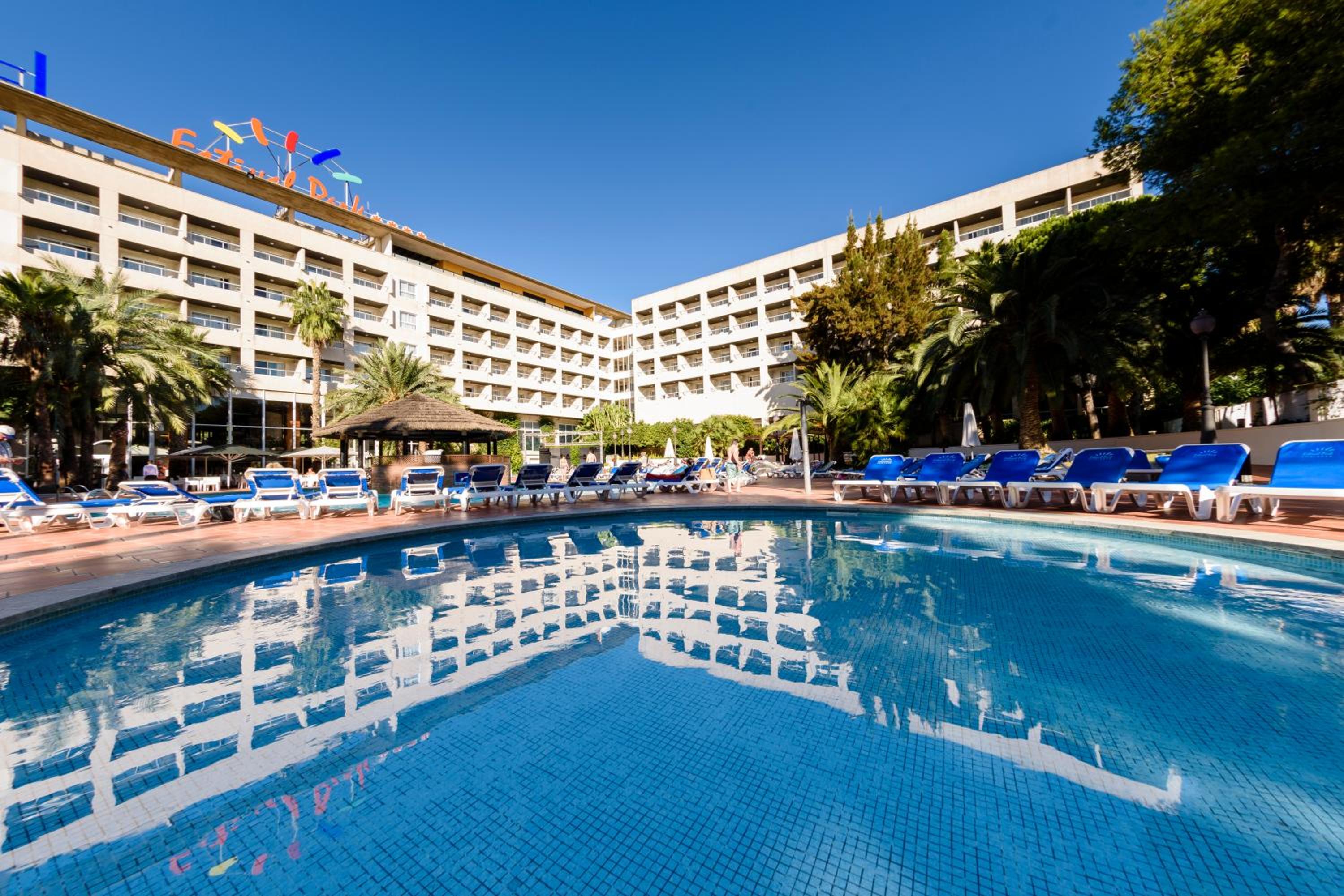Apartamentos Estival Park
