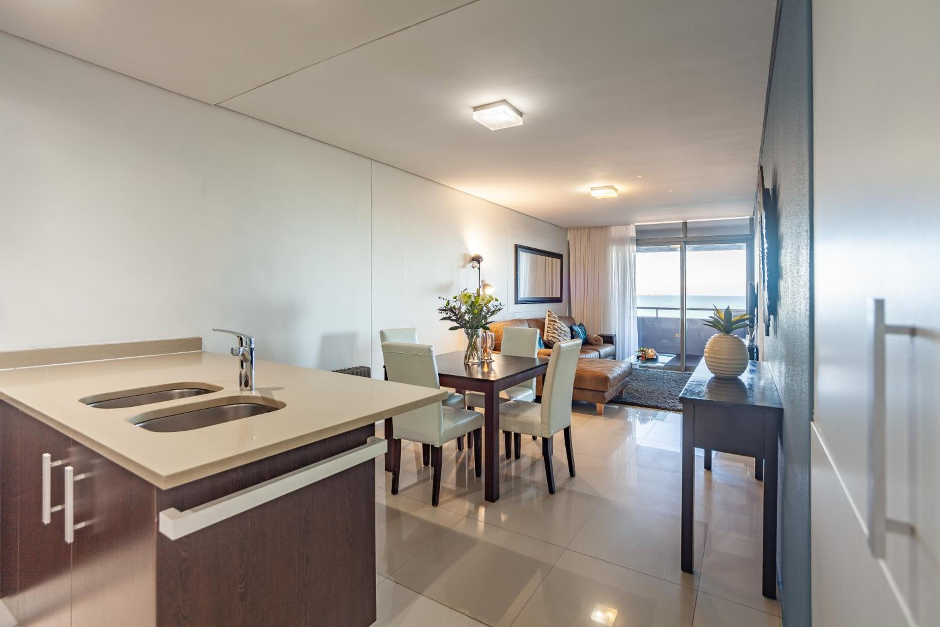 Modern Beachfront with Ocean Views - Infinity G9, Blouberg, Cape Town view 2