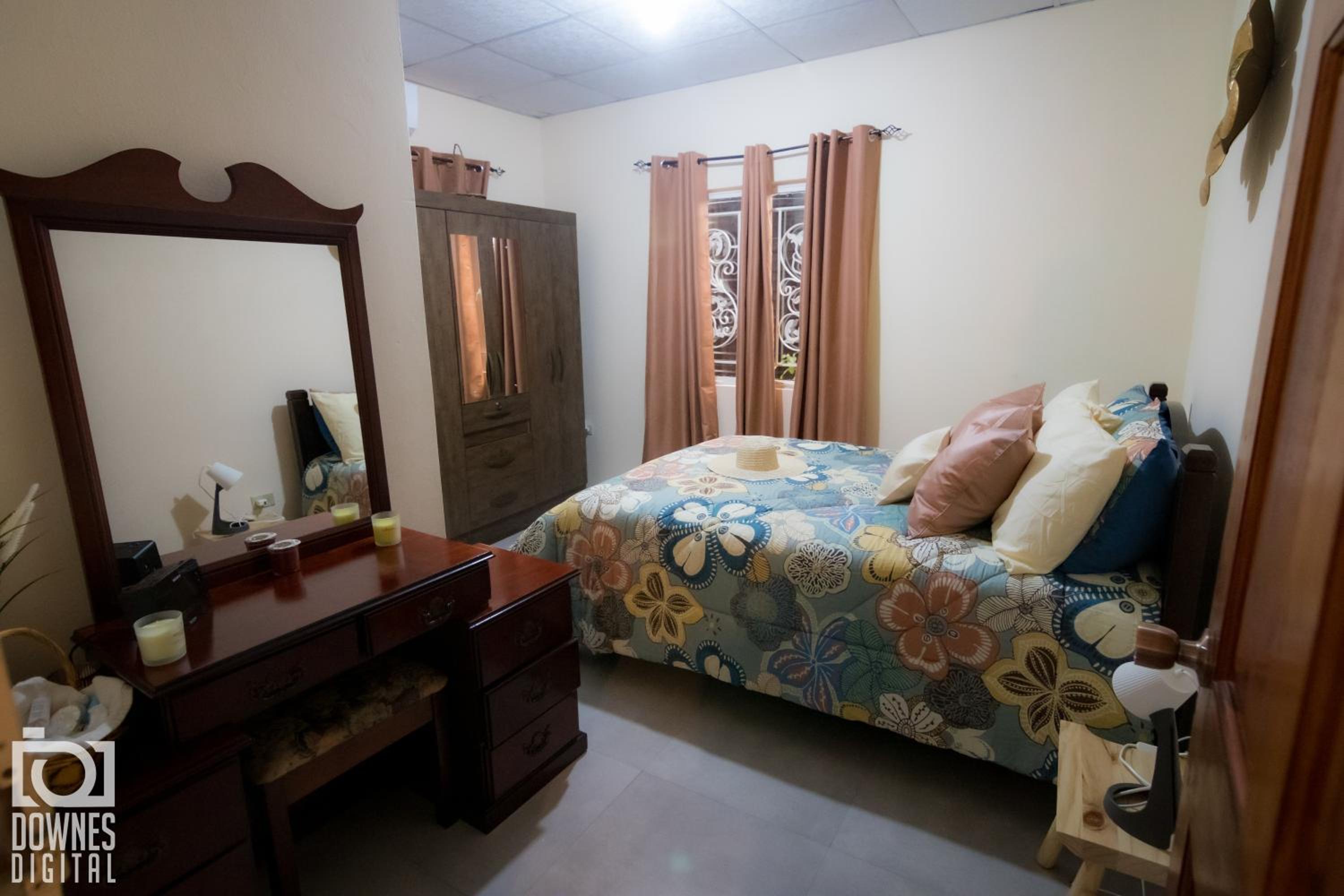 Casa Cicada Sleeps 4 with Balcony view 5