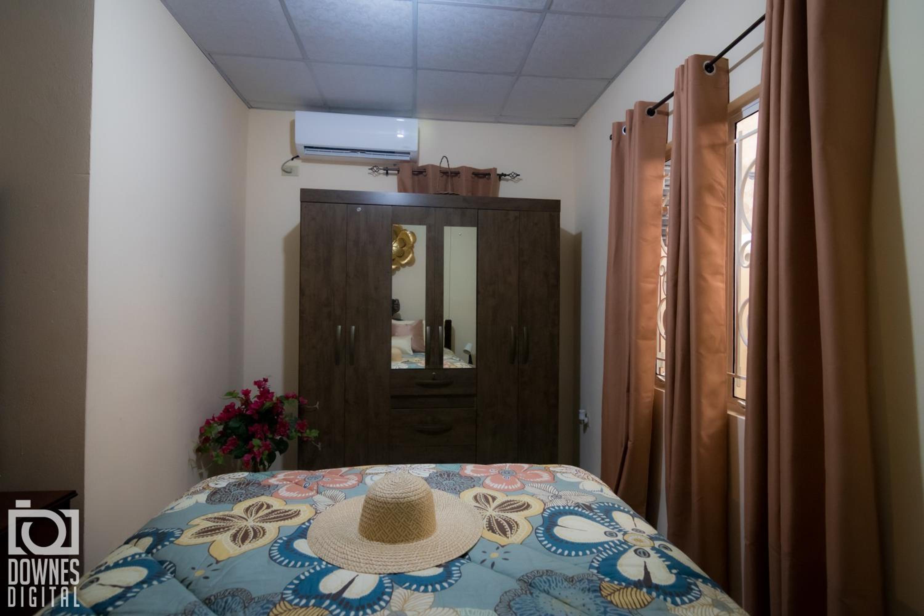 Casa Cicada Sleeps 4 with Balcony view 4