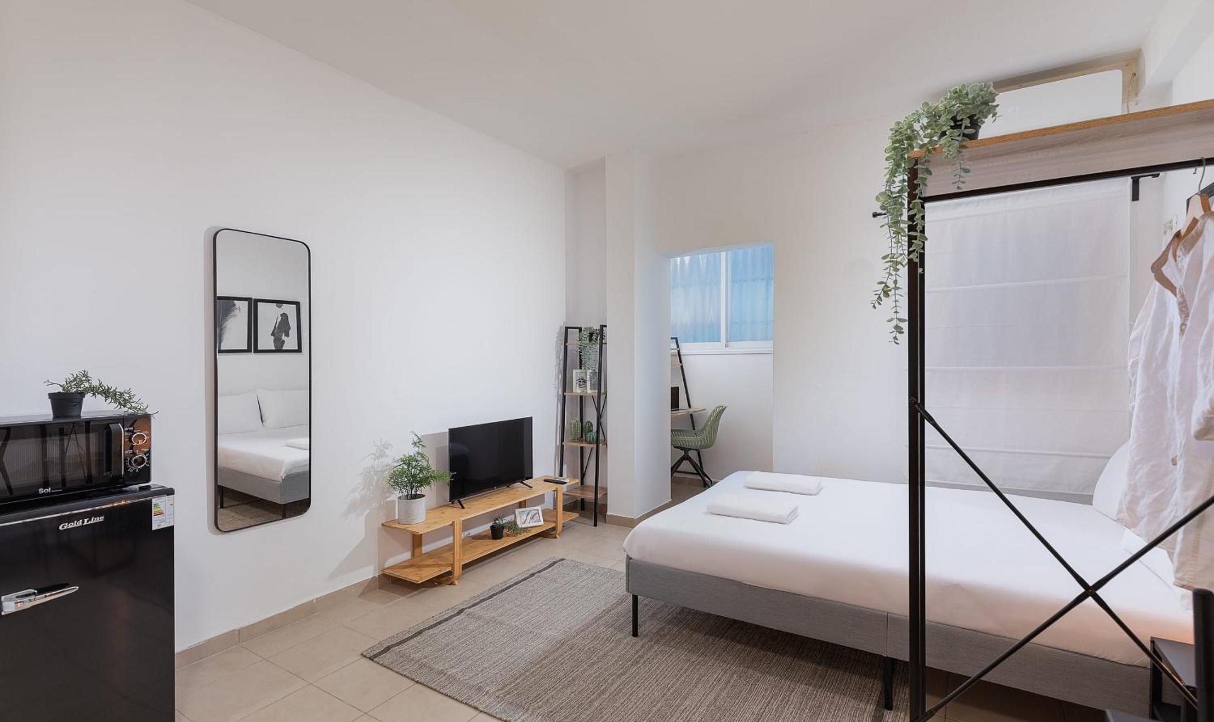 Studio walkable to the Beach view 4