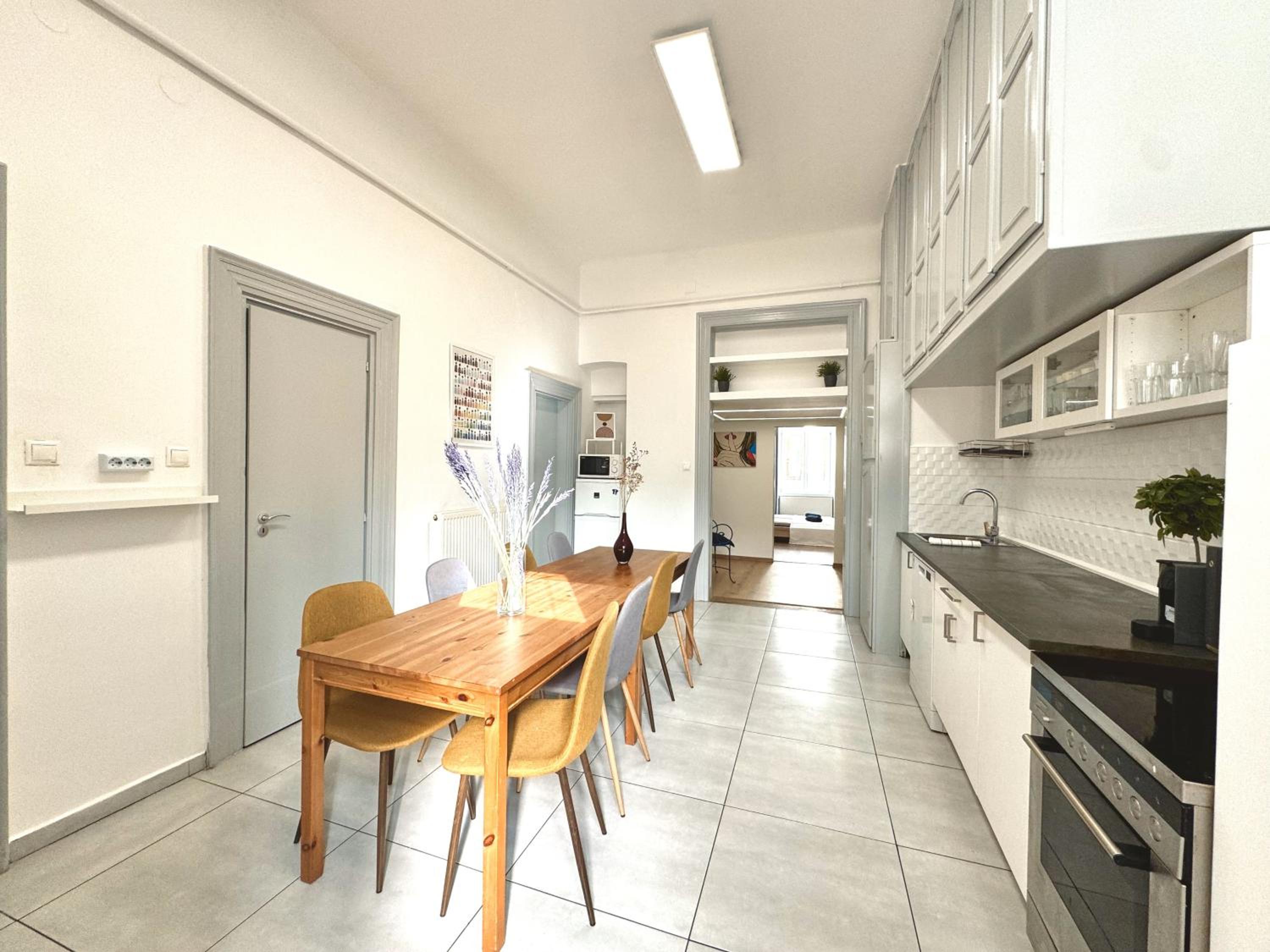 Come On Inn apartment in the city center 3 BR view 3
