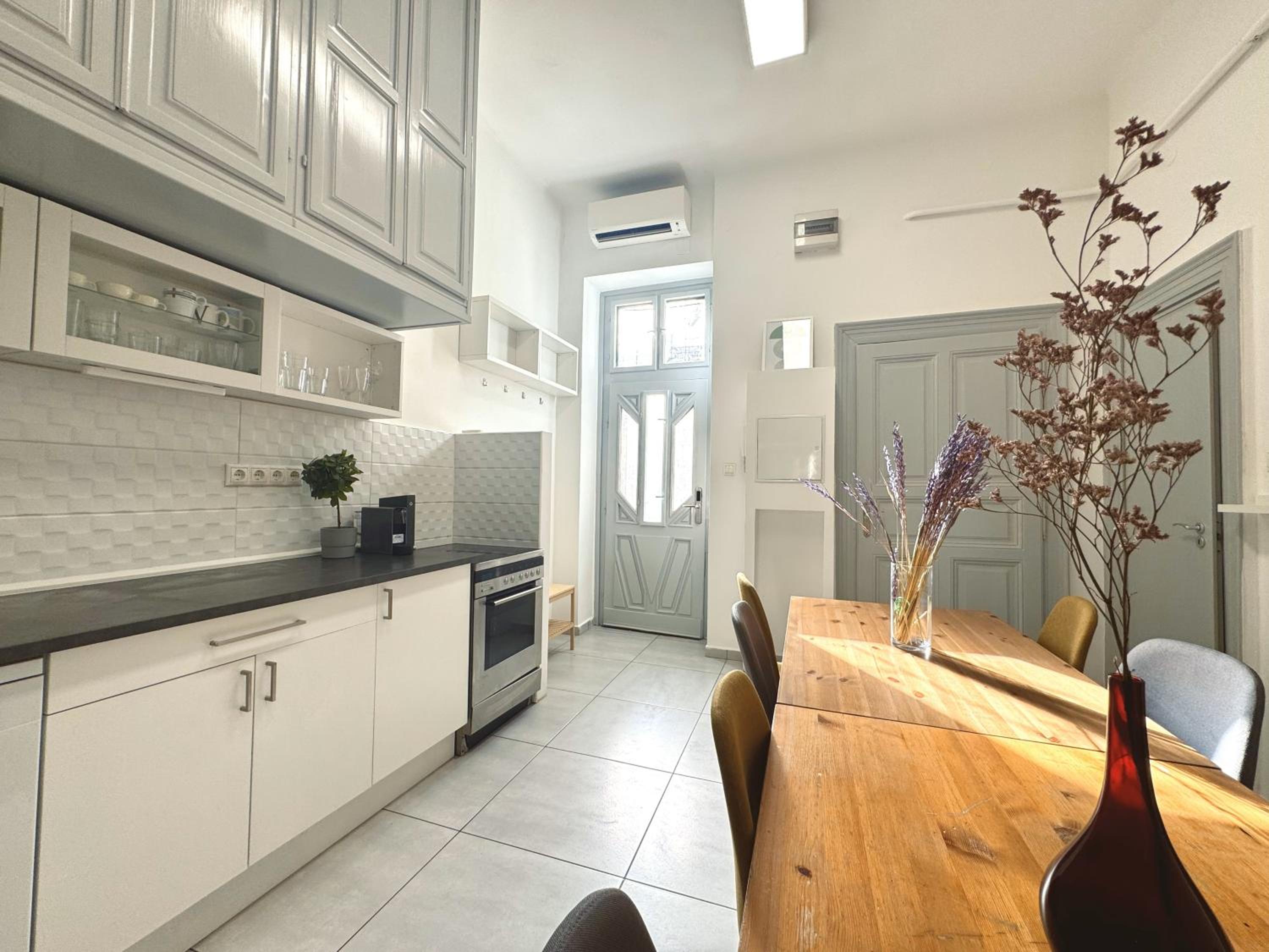 Come On Inn apartment in the city center 3 BR view 5