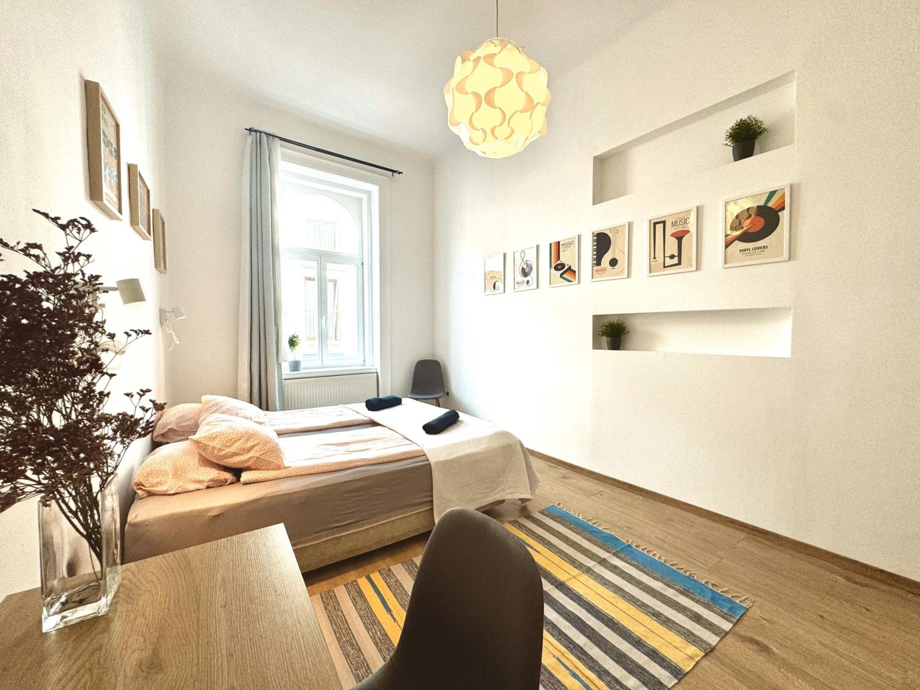 Come On Inn apartment in the city center 3 BR view 2