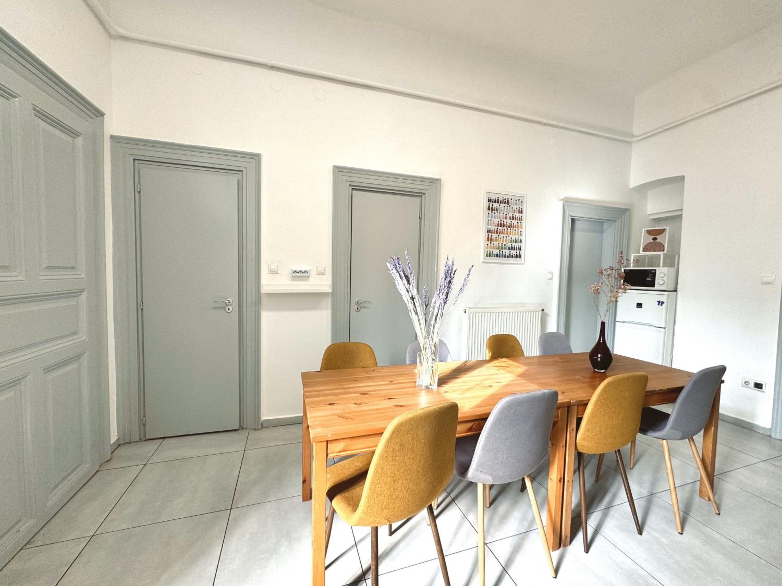 Come On Inn apartment in the city center 3 BR view 4