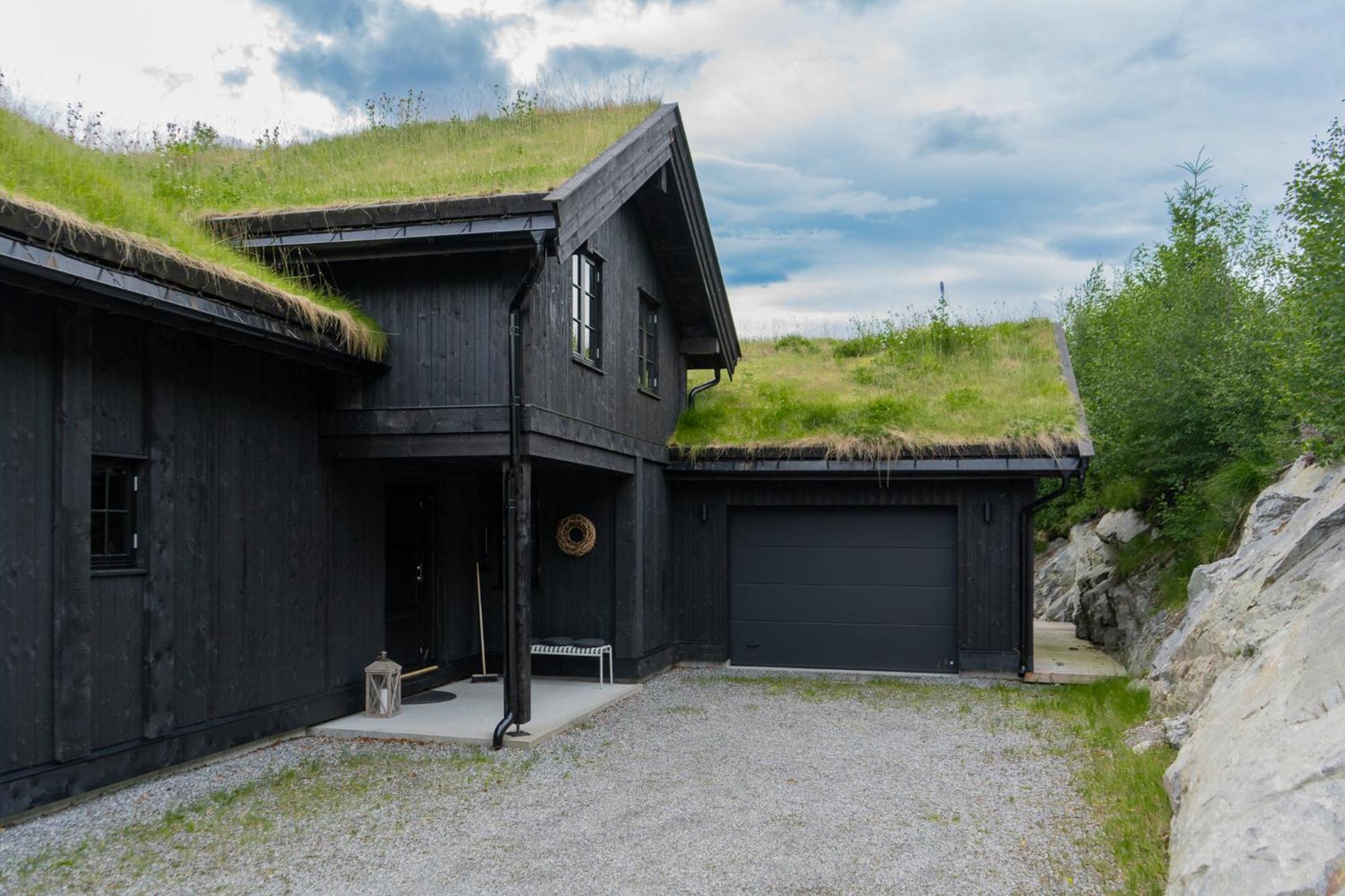 Luxurious 5-Bedroom Mountain Chalet with Sauna, Panoramic Views, and Two Full Bathrooms