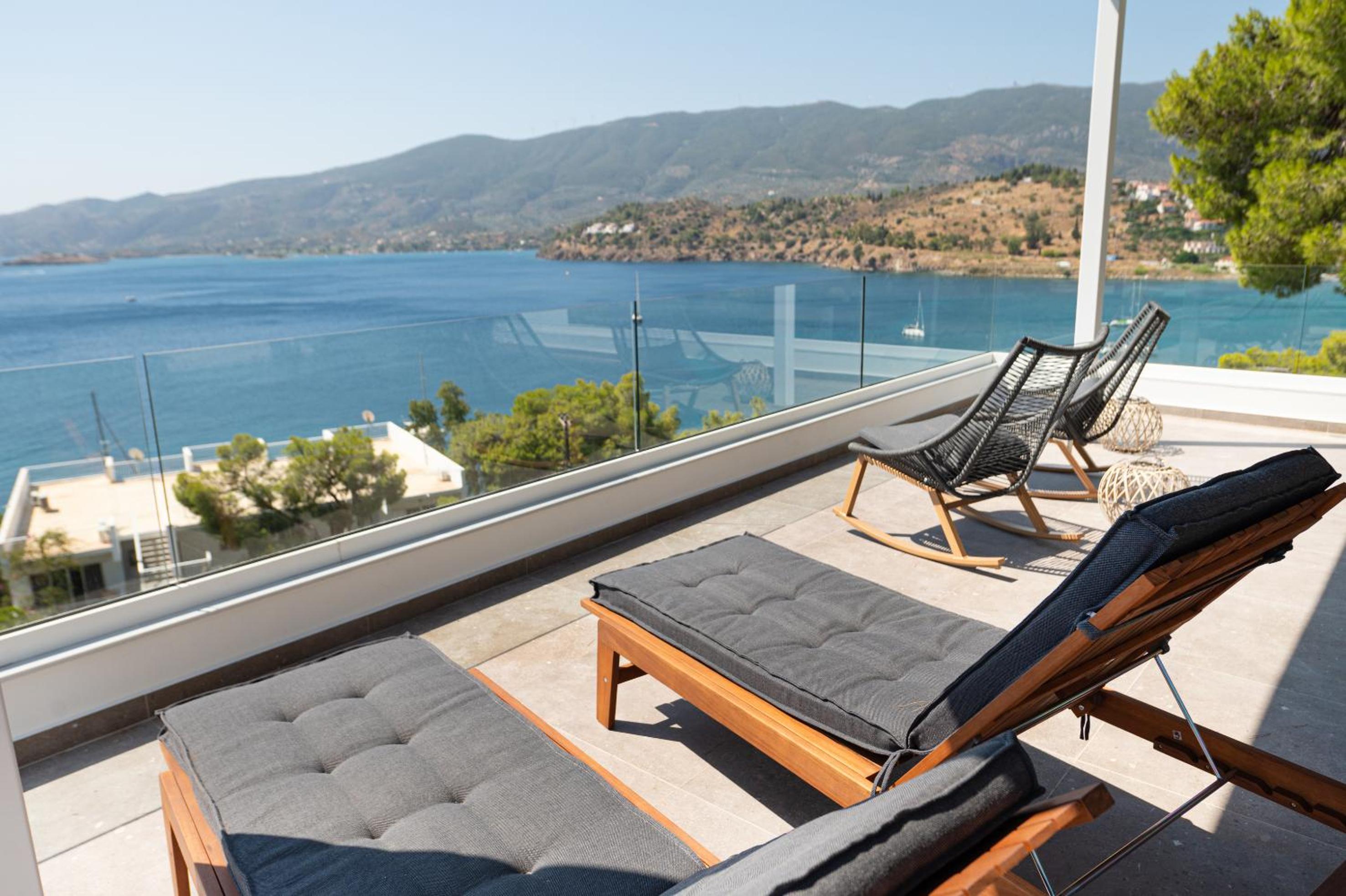 SEMIRAMIS Luxury Apartments