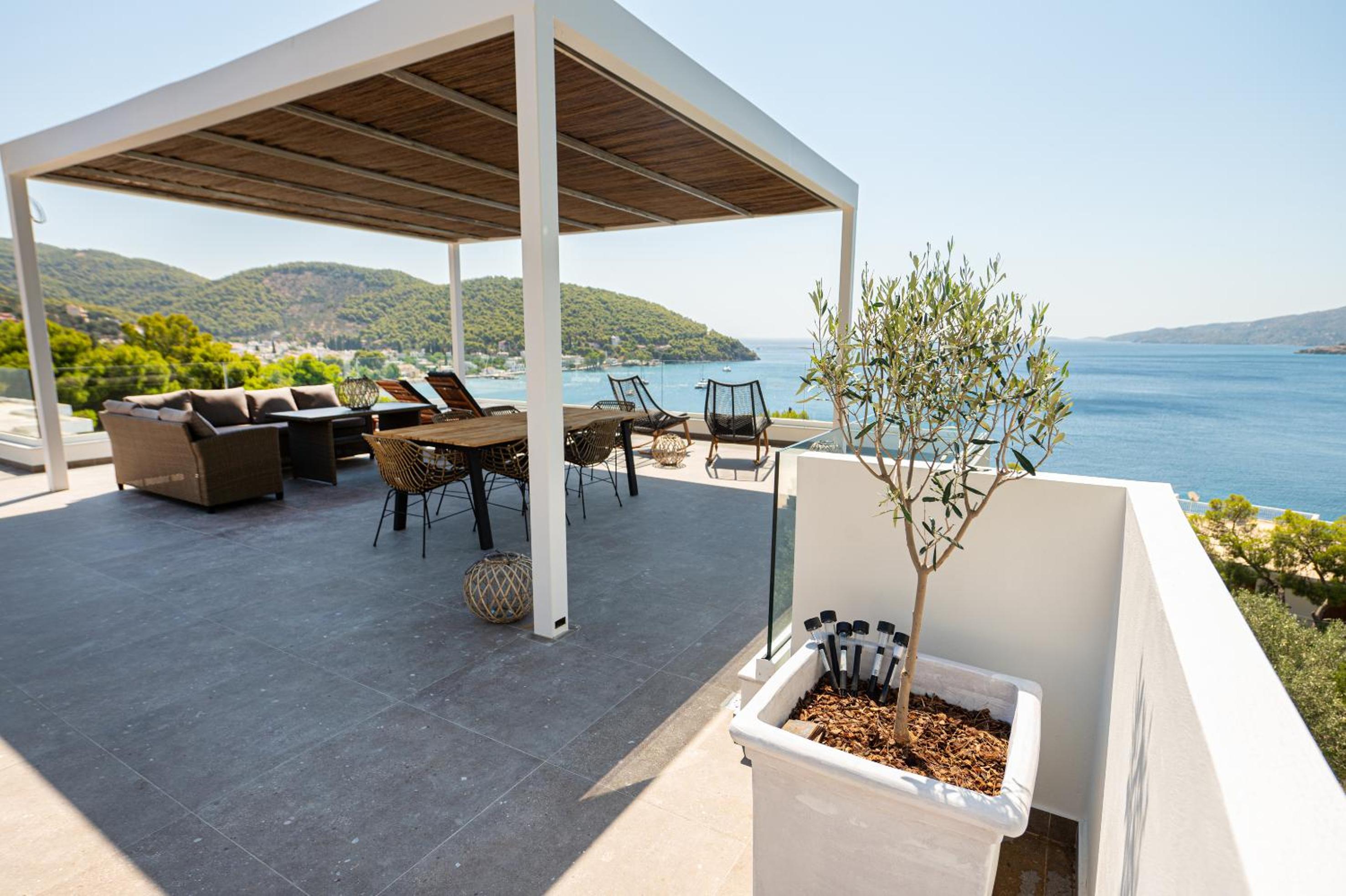 SEMIRAMIS Luxury Apartments