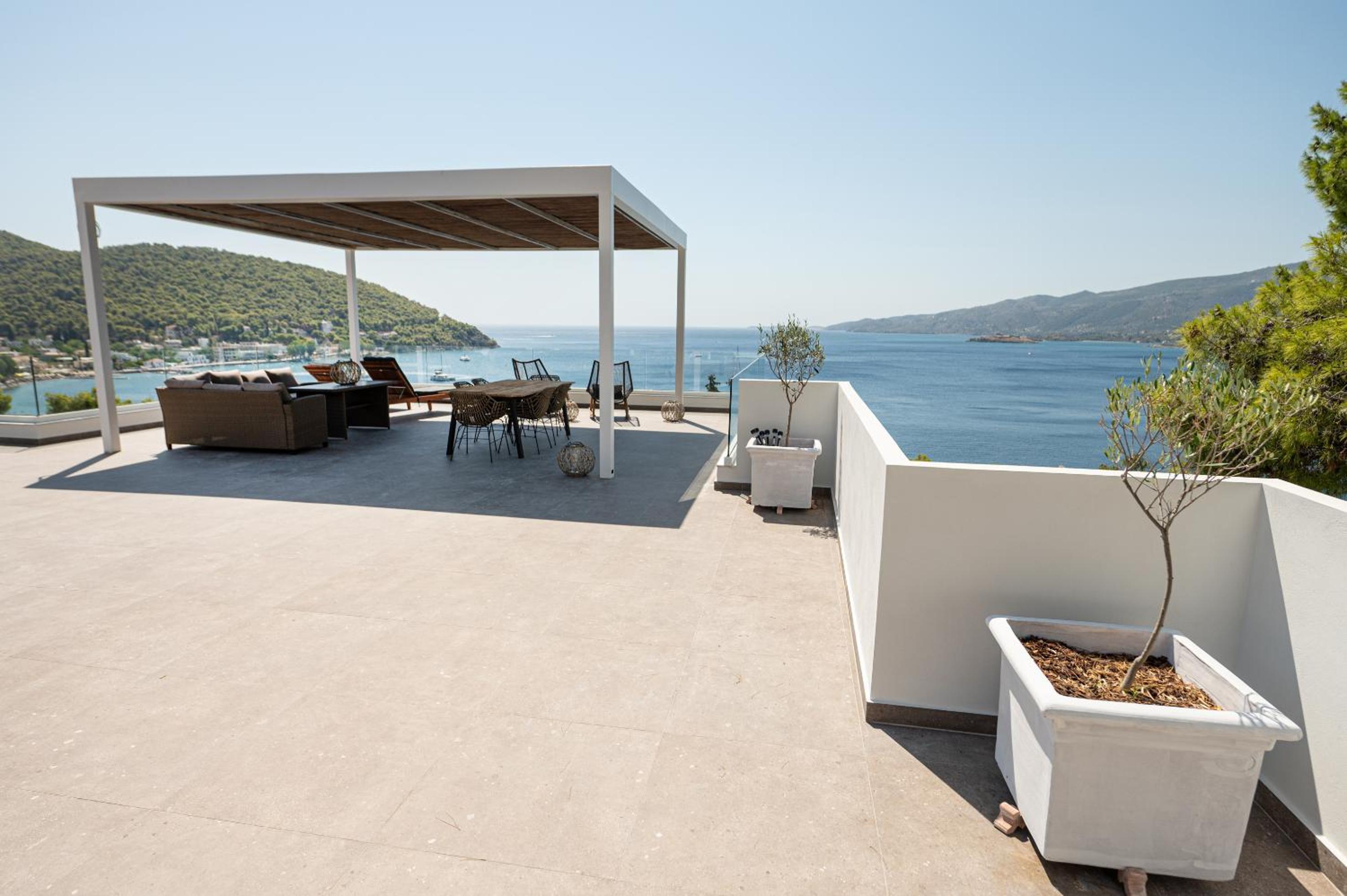 SEMIRAMIS Luxury Apartments