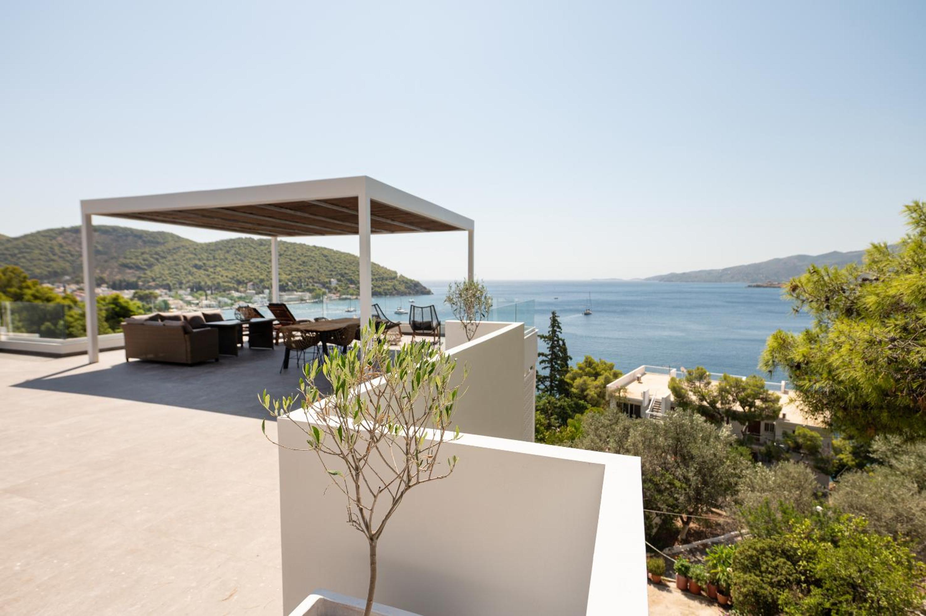 SEMIRAMIS Luxury Apartments
