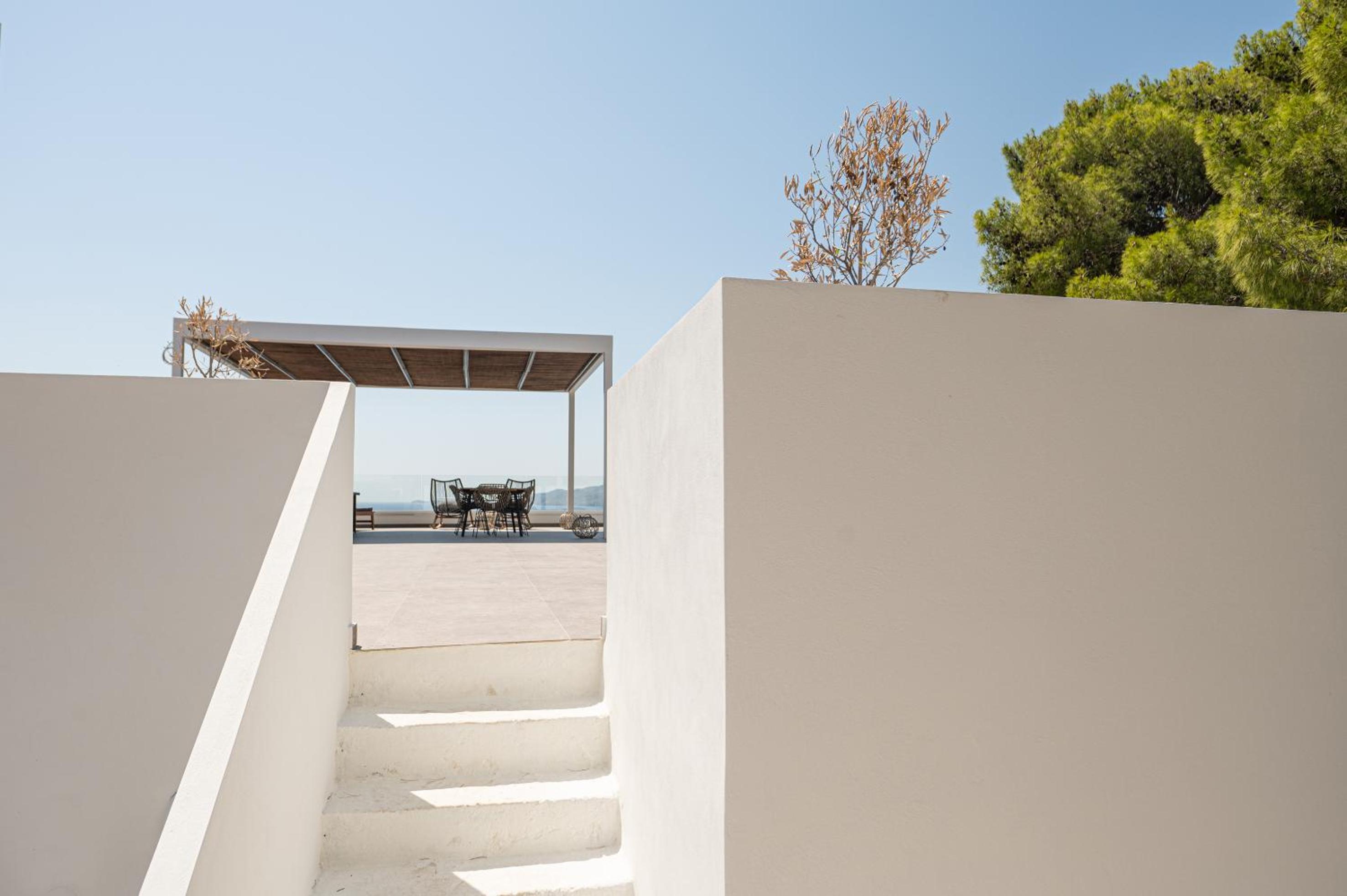 SEMIRAMIS Luxury Apartments
