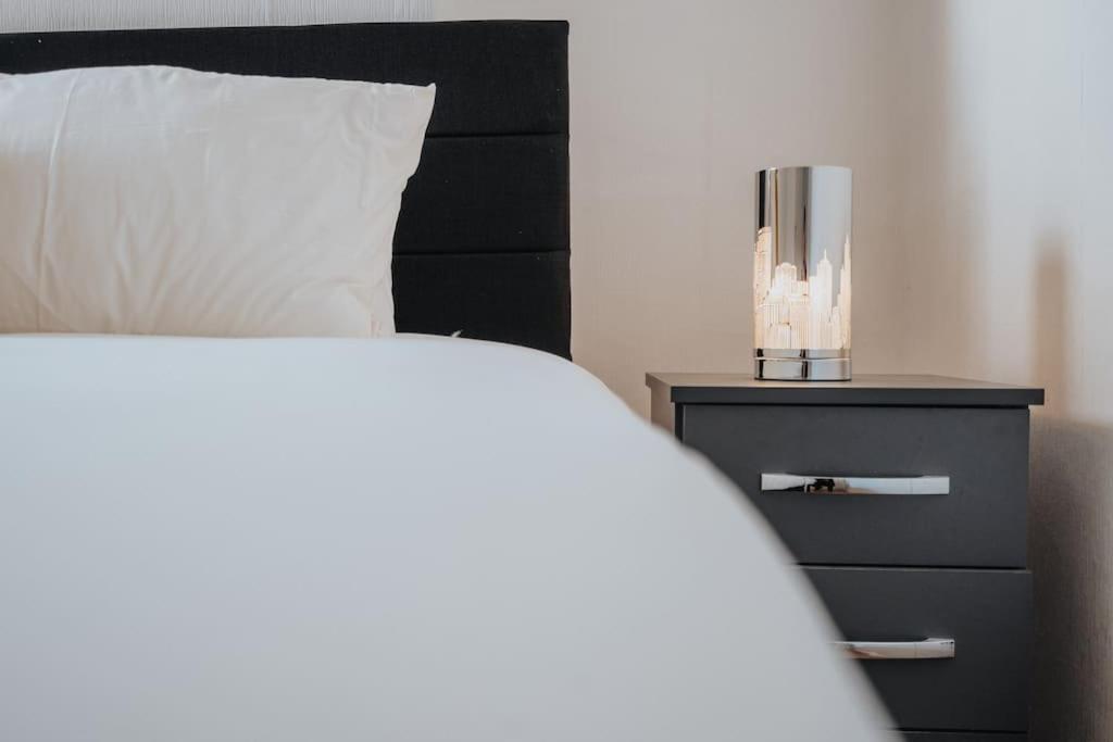 Stunning 5 bedroom home Wirral Birkenhead Sleeps 9- Free Parking-5G Internet, photo 24