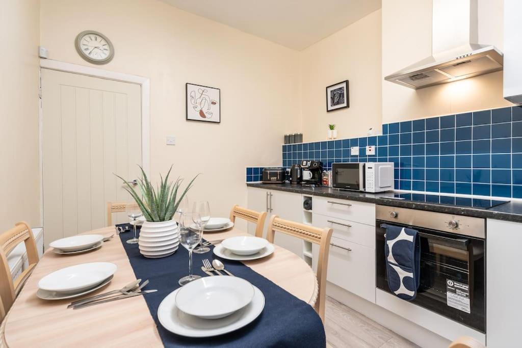 Stunning 5 bedroom home Wirral Birkenhead Sleeps 9- Free Parking-5G Internet, photo 31