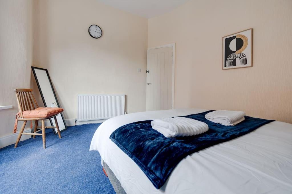 Stunning 5 bedroom home Wirral Birkenhead Sleeps 9- Free Parking-5G Internet, photo 15