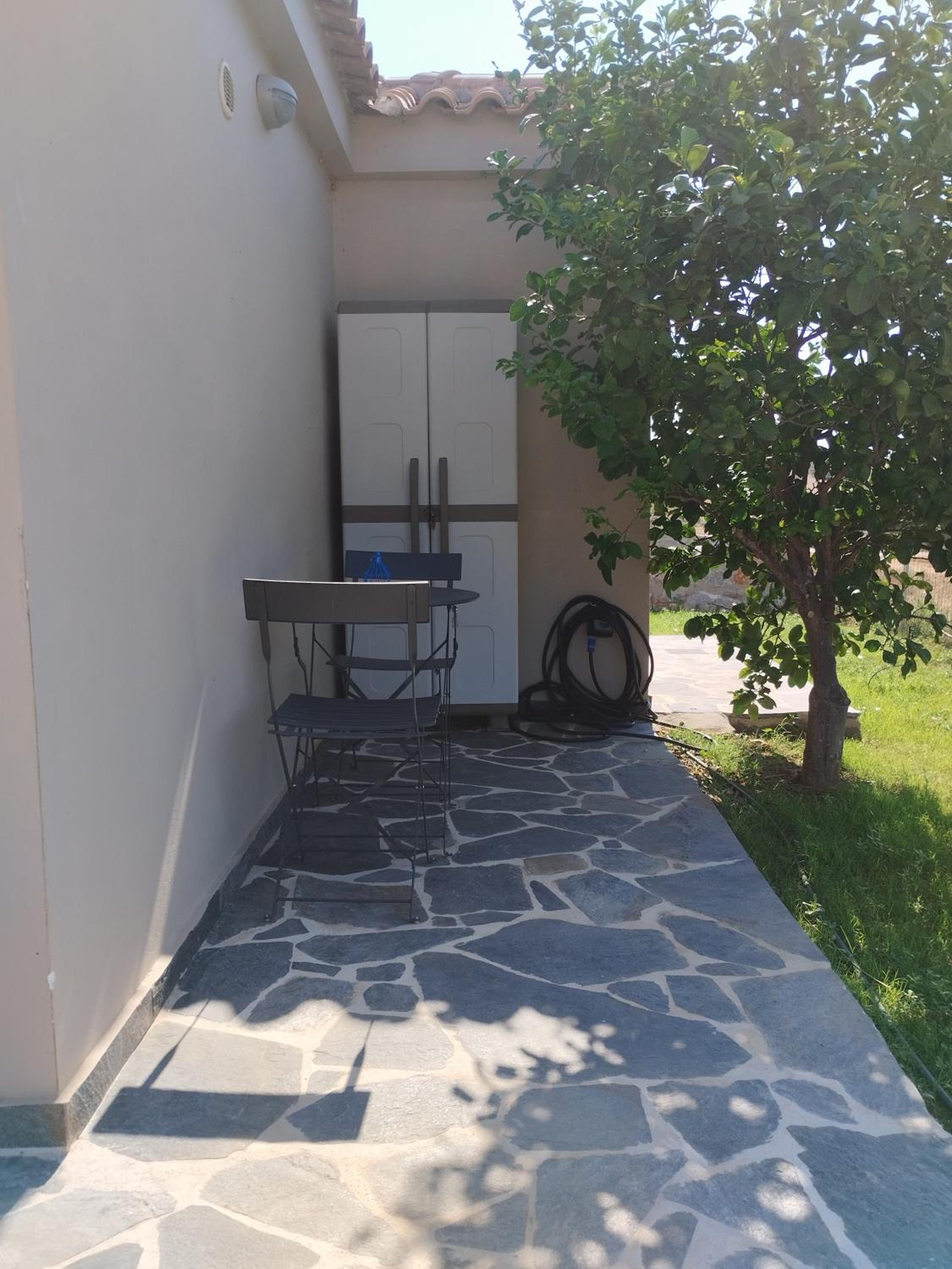 Reniza House