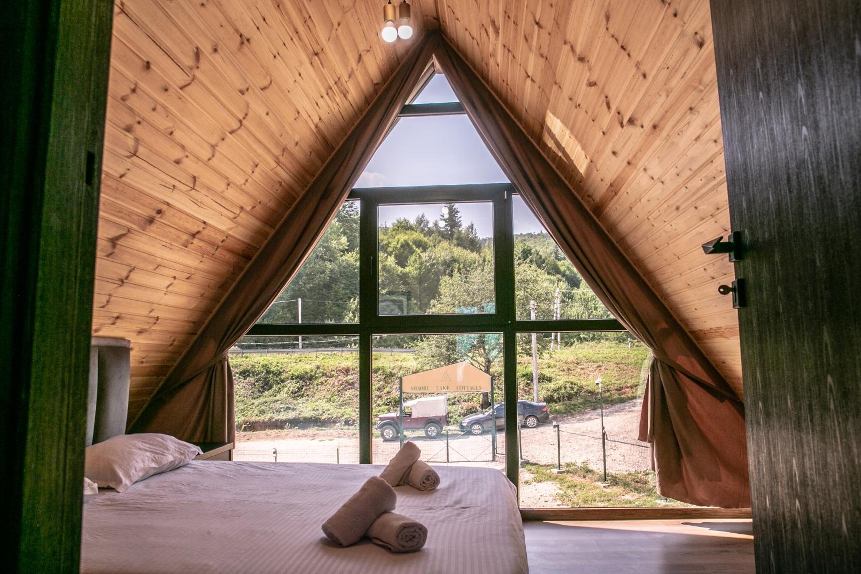 Shaori Lake Cottages