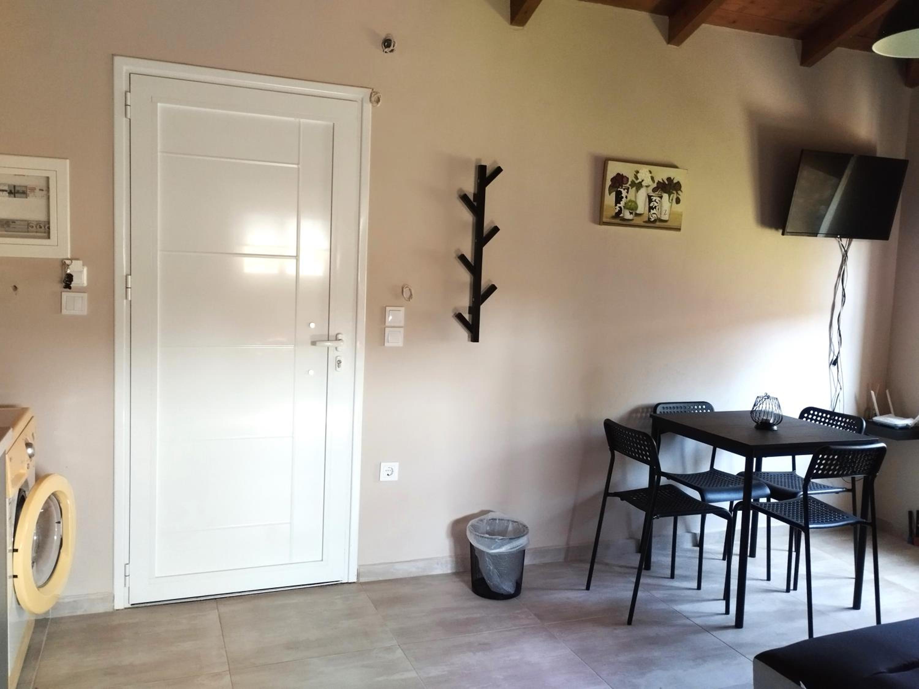 Reniza House
