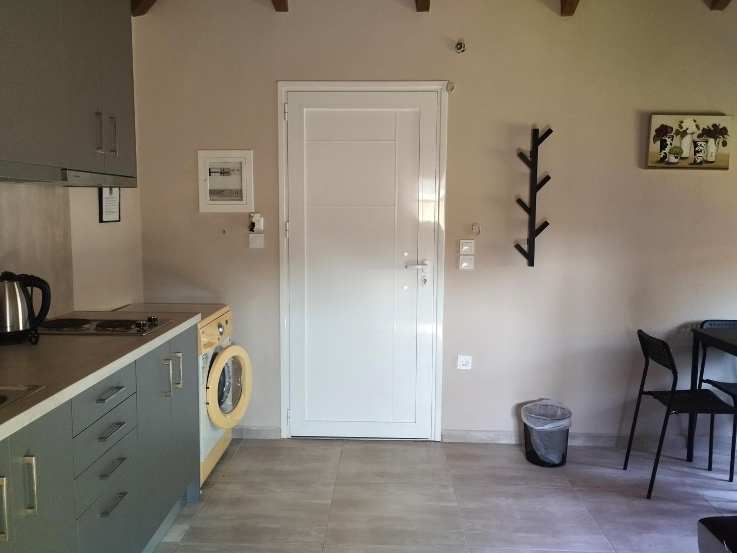 Reniza House