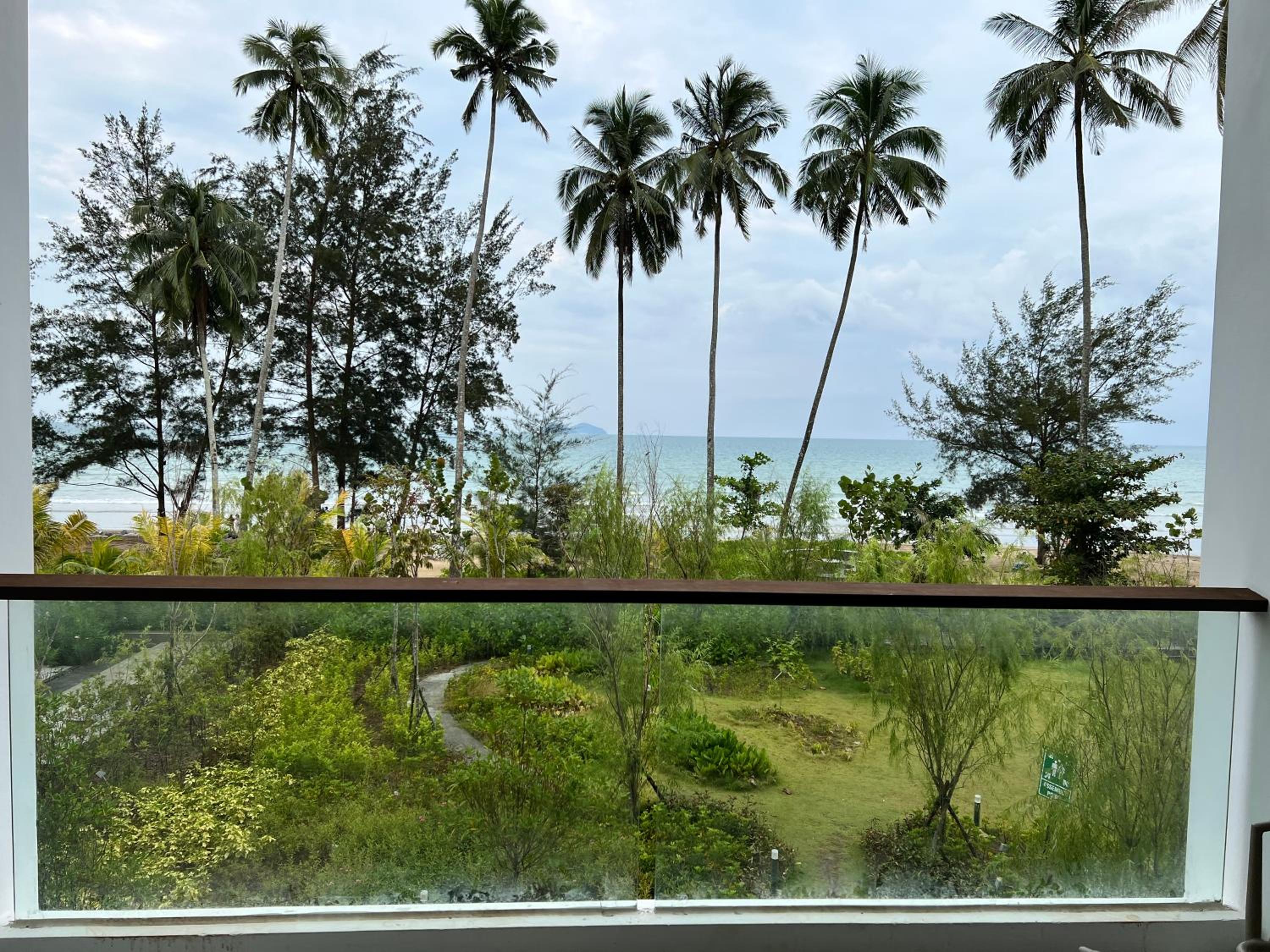 SS Staycation 2 Roxy Sematan Beach Apt photo 6