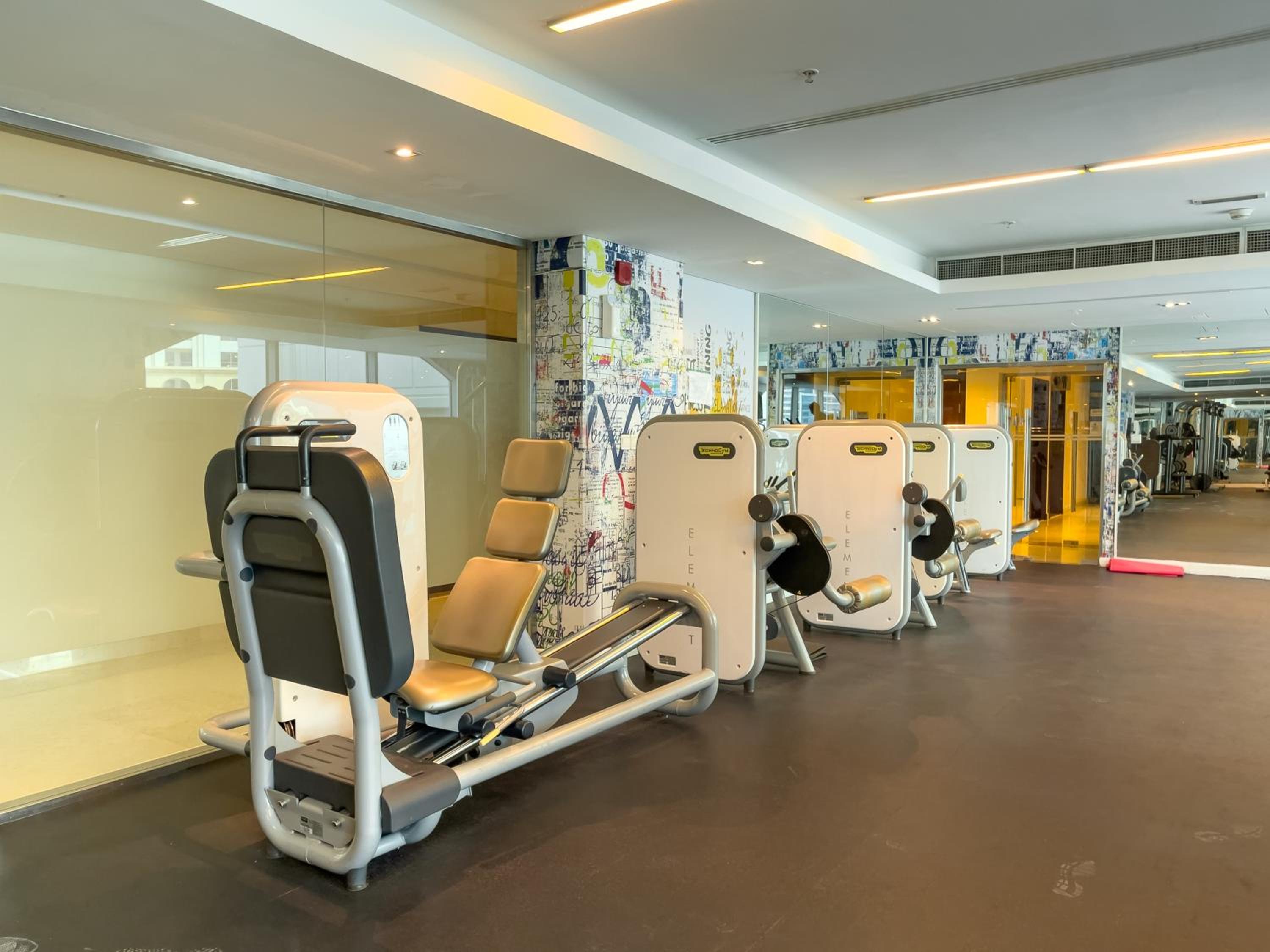 Maison Privee - Cosmopolitan Apt with Scenic Dubai Marina Vws